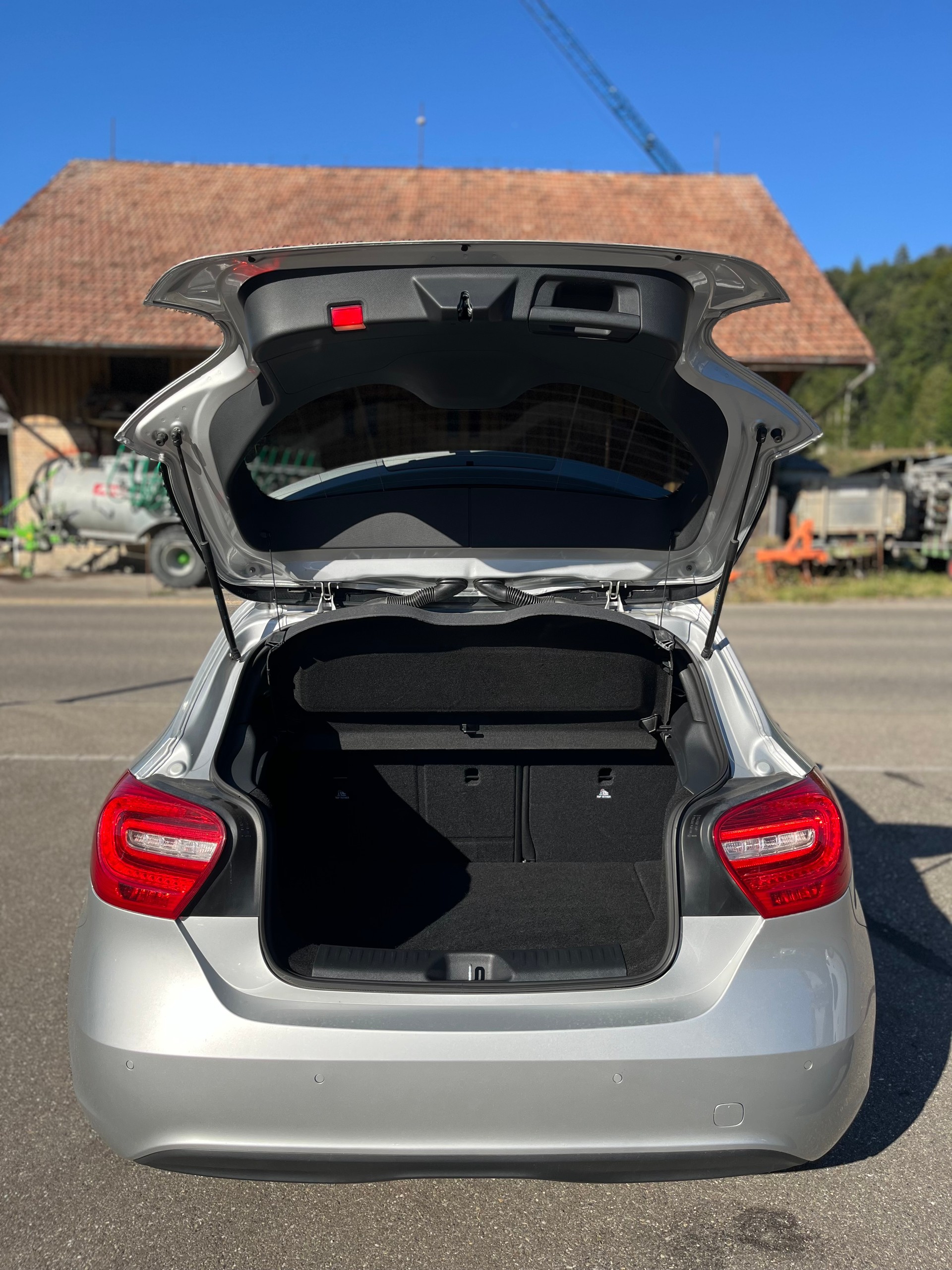 MERCEDES-BENZ A 180 Urban 7G-DCT / Frisch ab MFK / Service gepflegt / 8-fach bereift-image-4