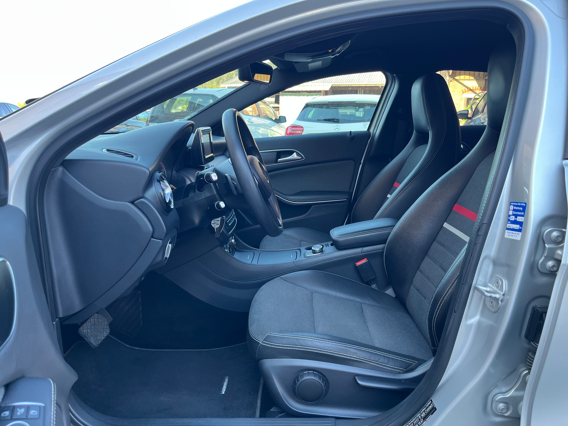 MERCEDES-BENZ A 180 Urban 7G-DCT / Frisch ab MFK / Service gepflegt / 8-fach bereift-image-10
