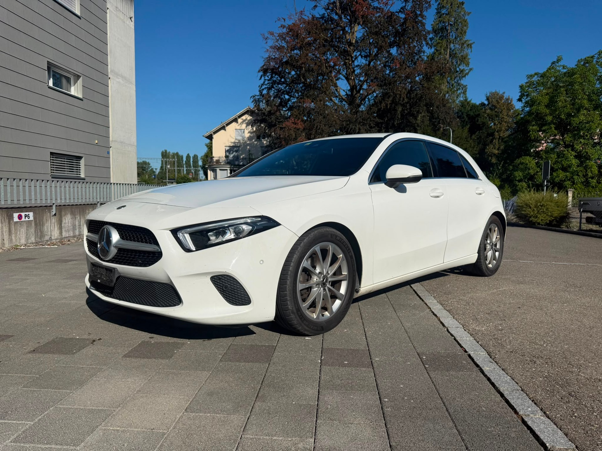 MERCEDES-BENZ A 180 d Style 7G-DCT-showroom-element-1