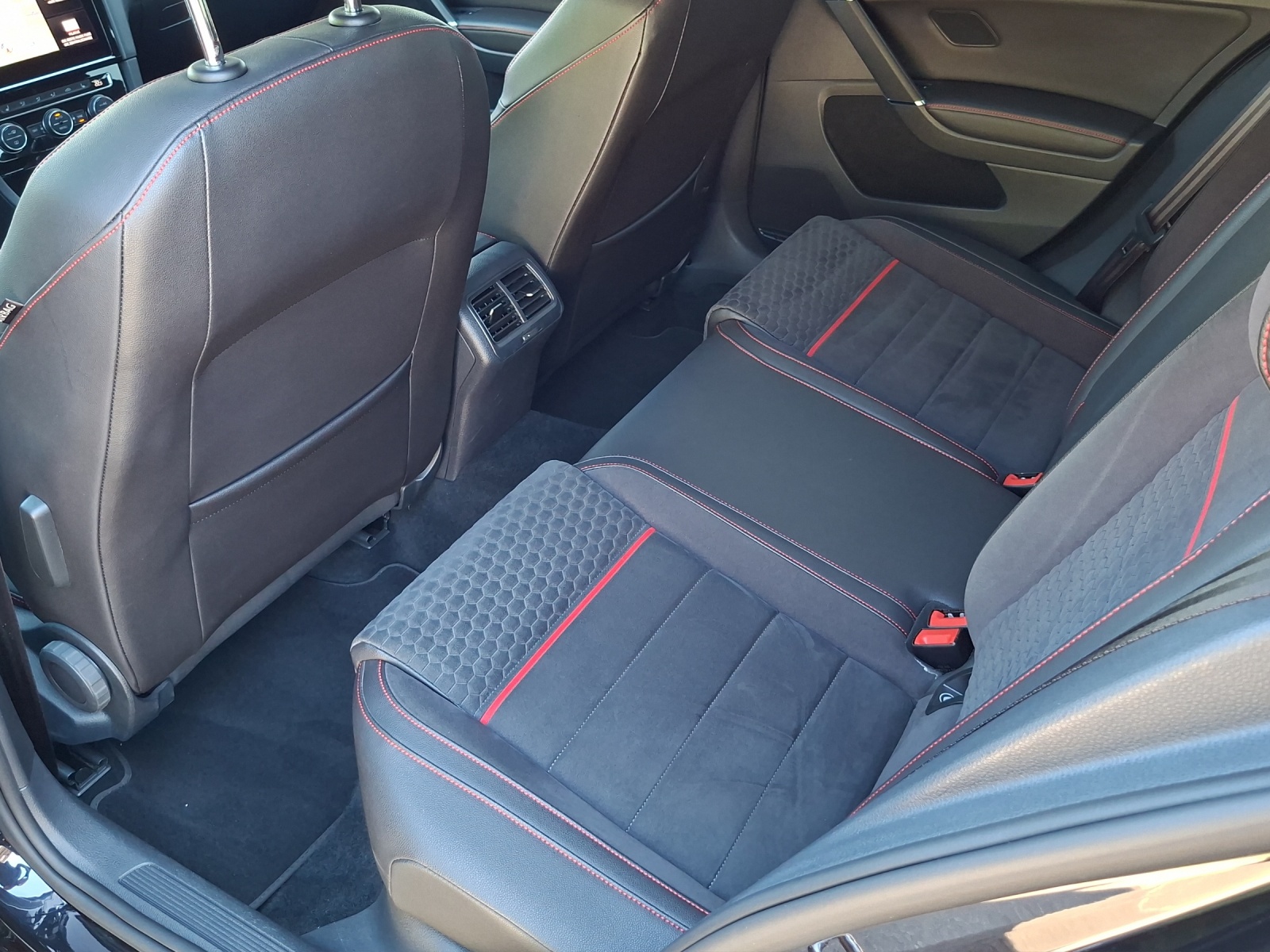 VW Golf 2.0 TSI GTI DSG-image-18
