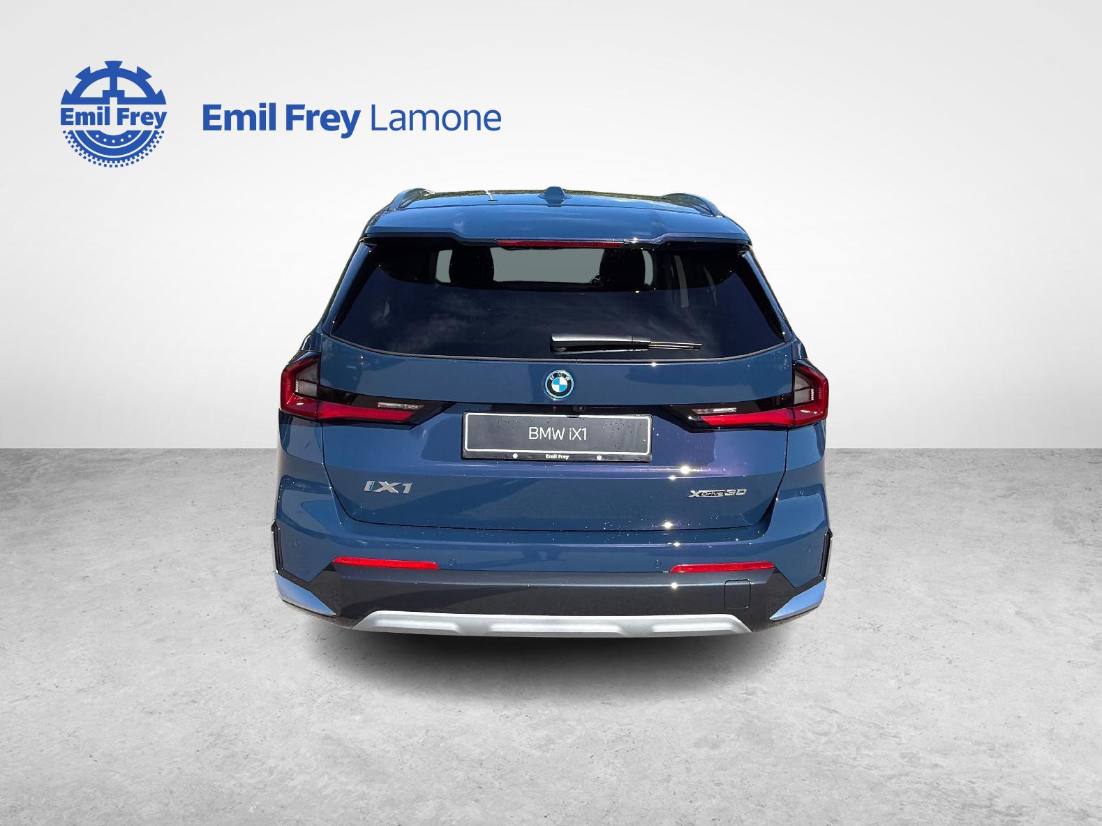 BMW iX1 30 xDrive-showroom-element-3