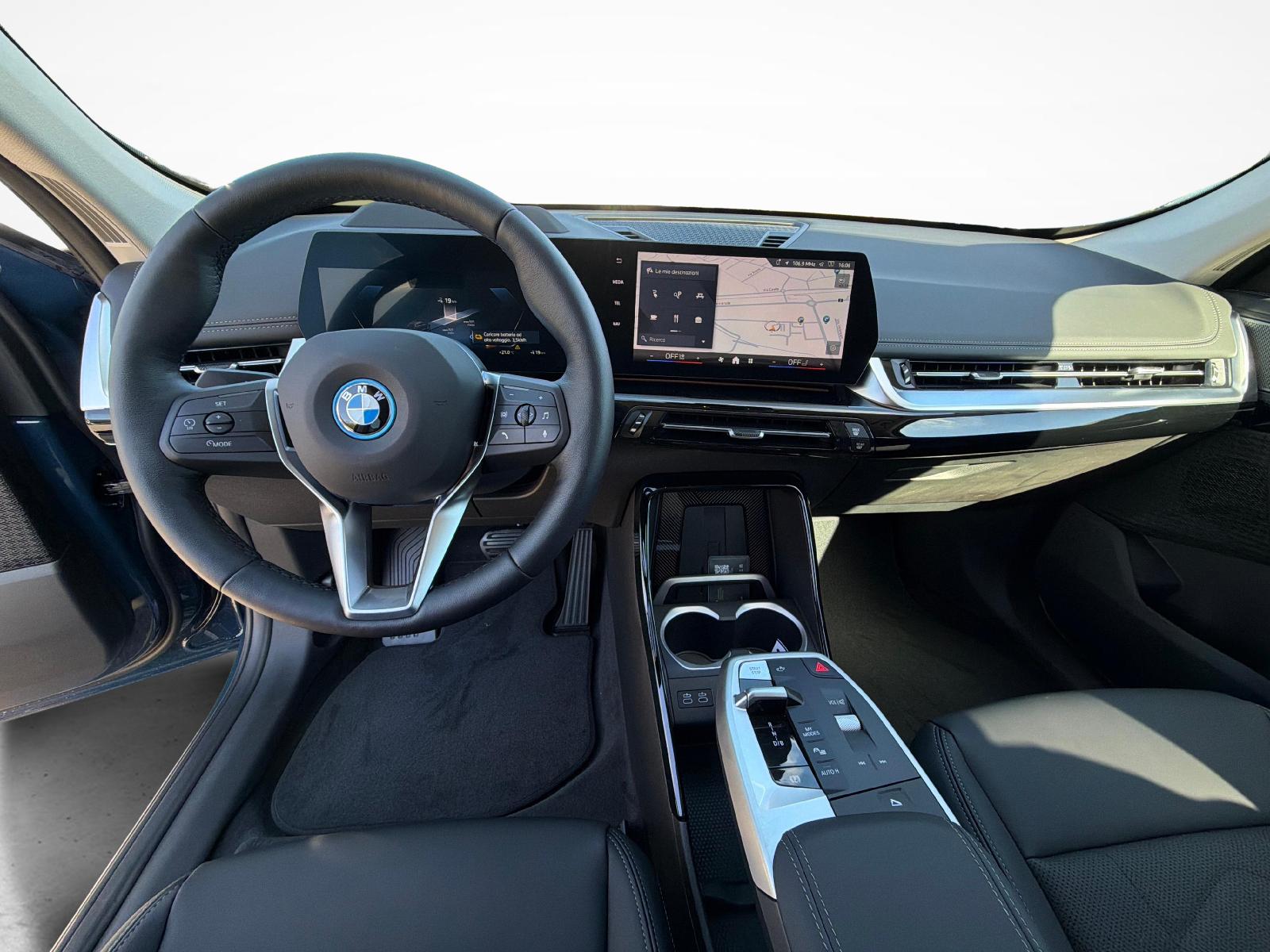 BMW iX1 30 xDrive-image-11