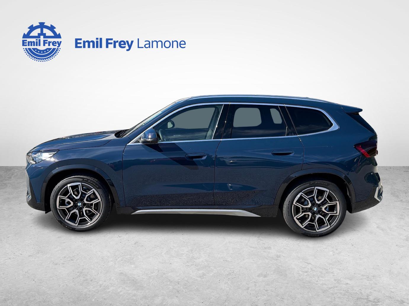 BMW iX1 30 xDrive-showroom-element-1