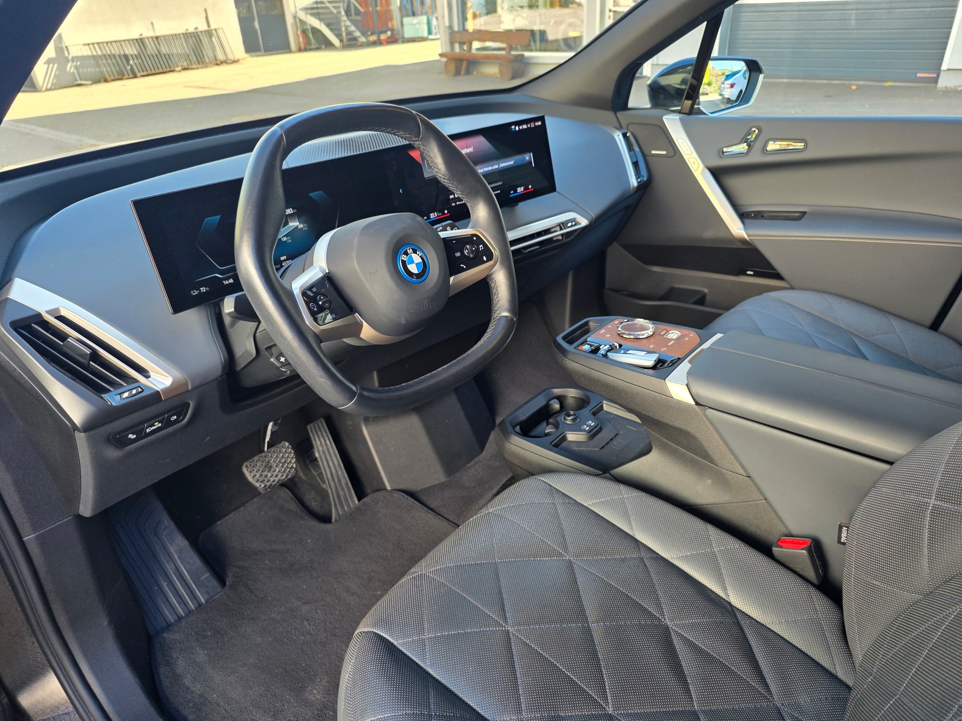 BMW iX xDrive40// SoH 97.2% -GRATIS SERVICE- MASSAGE SITZE- EL.AHK -SKYLOUNGE- ASSISTENZ PAK- PLUS -SPORT PAK.- GARANTIE BIS 11.2029-image-10