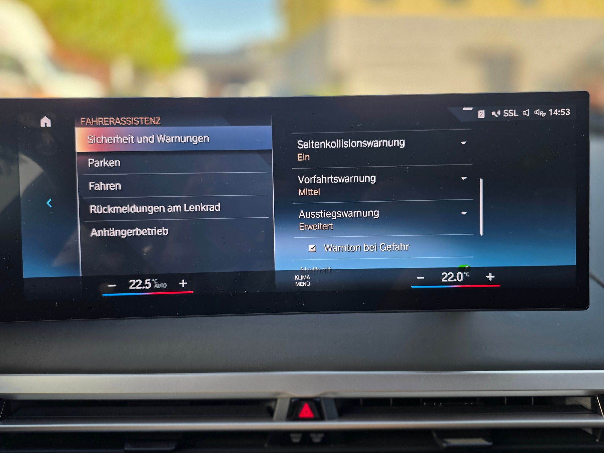 BMW iX xDrive40// SoH 97.2% -GRATIS SERVICE- MASSAGE SITZE- EL.AHK -SKYLOUNGE- ASSISTENZ PAK- PLUS -SPORT PAK.- GARANTIE BIS 11.2029-image-18