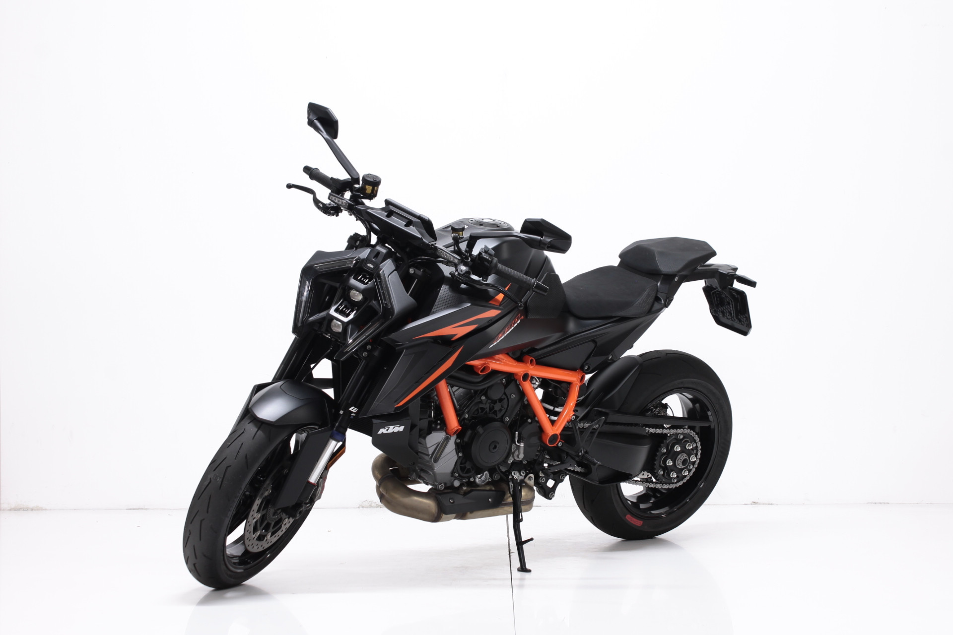 KTM 1390 Super Duke R Evo-image-3