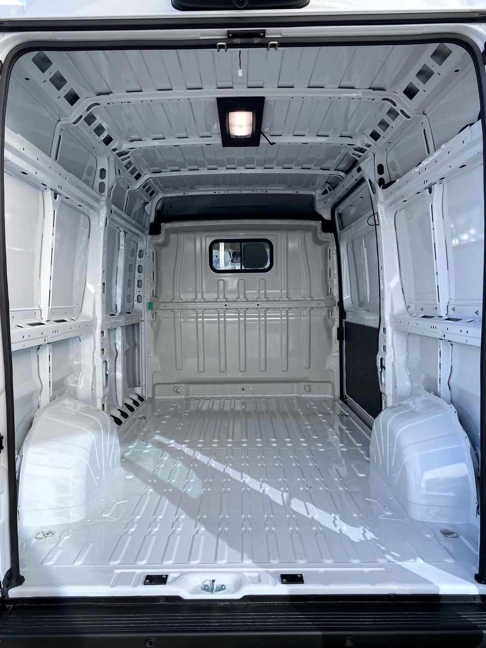 FIAT E-Ducato 35 79kWh L2H2-image-6