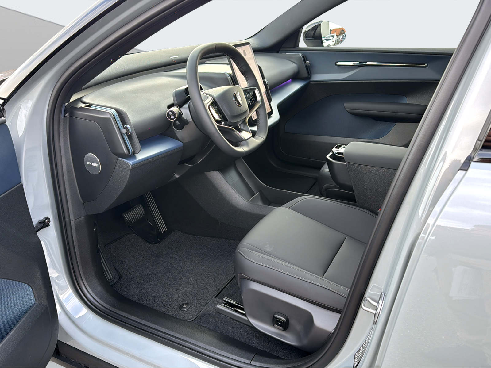 VOLVO EX 30 E60 Ultra-image-9