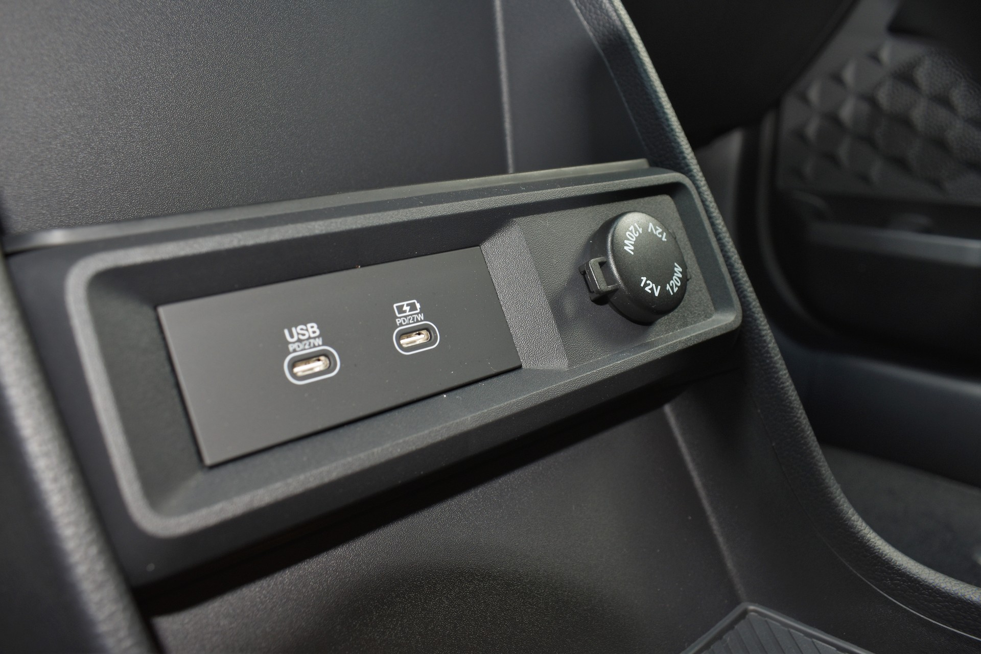 KGM-SsangYong Torres 1.5 TGDI Hybrid Titanium AT-image-13