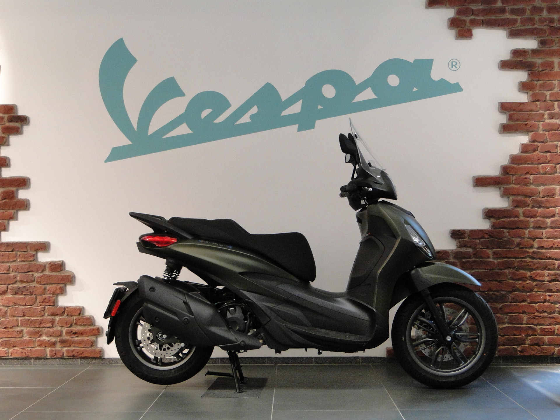 PIAGGIO Beverly 400 Sport-image-2