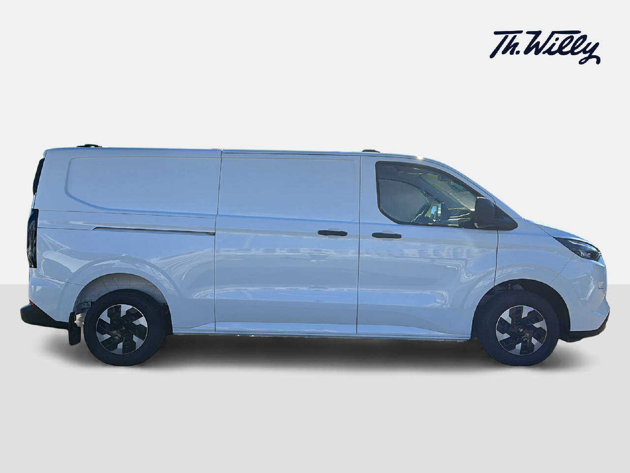FORD Transit Custom Van 320 L2 2.5 Duratec 233 Trend PHEV-image-4