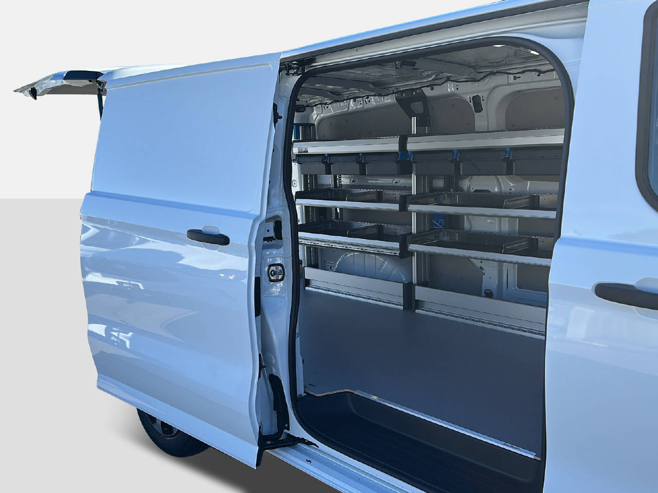 FORD Transit Custom Van 320 L2 2.5 Duratec 233 Trend PHEV-image-10