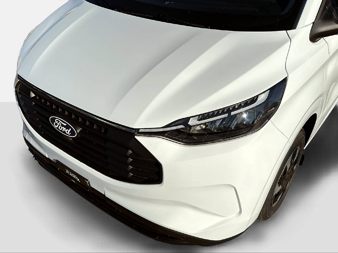 FORD Transit Custom Van 320 L2 2.5 Duratec 233 Trend PHEV-image-7