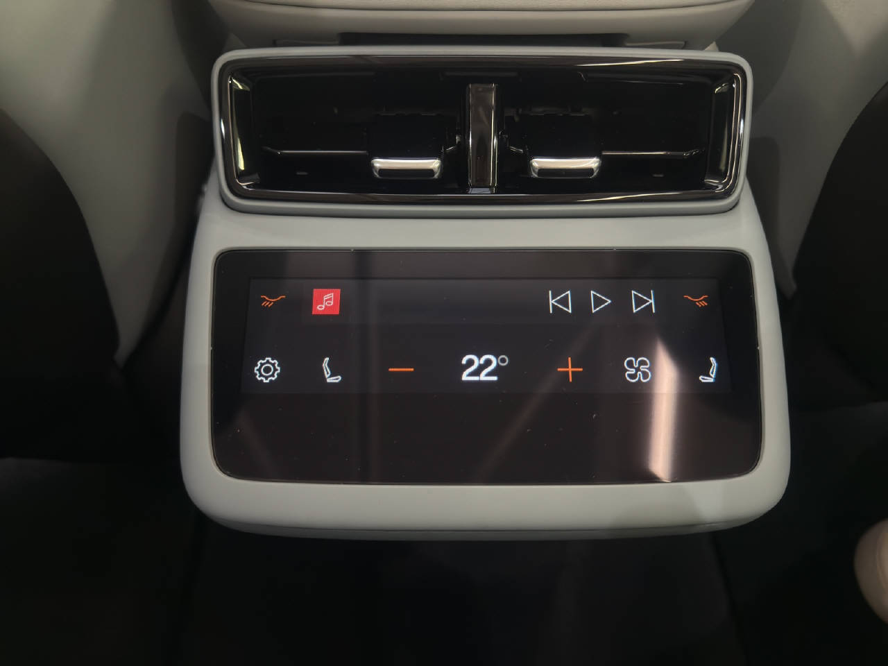 POLESTAR 4 Long Range 544 PS Dual Motor PERFORMANCE 100 kWh AWD-image-17