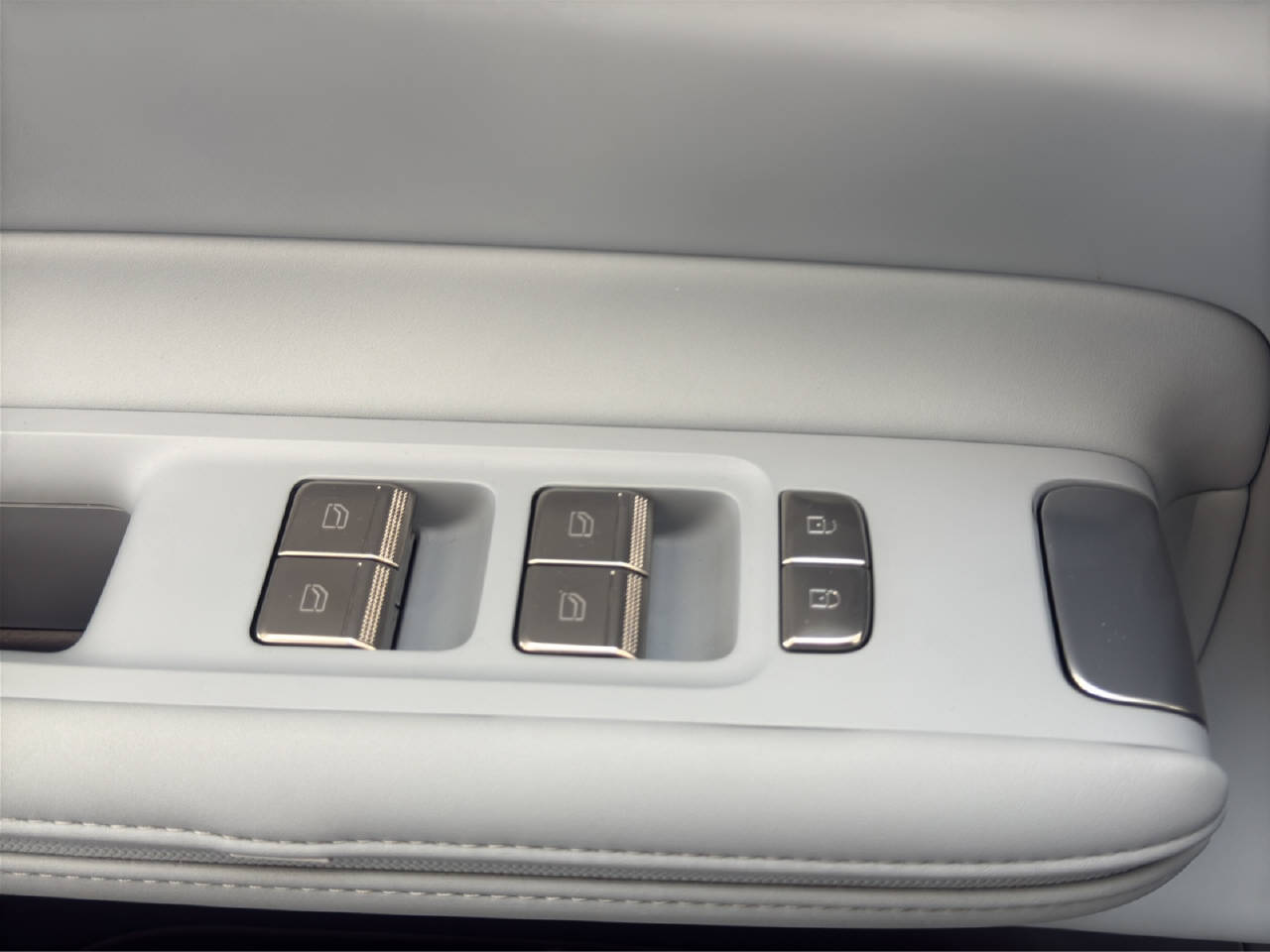 POLESTAR 4 Long Range 544 PS Dual Motor PERFORMANCE 100 kWh AWD-image-19