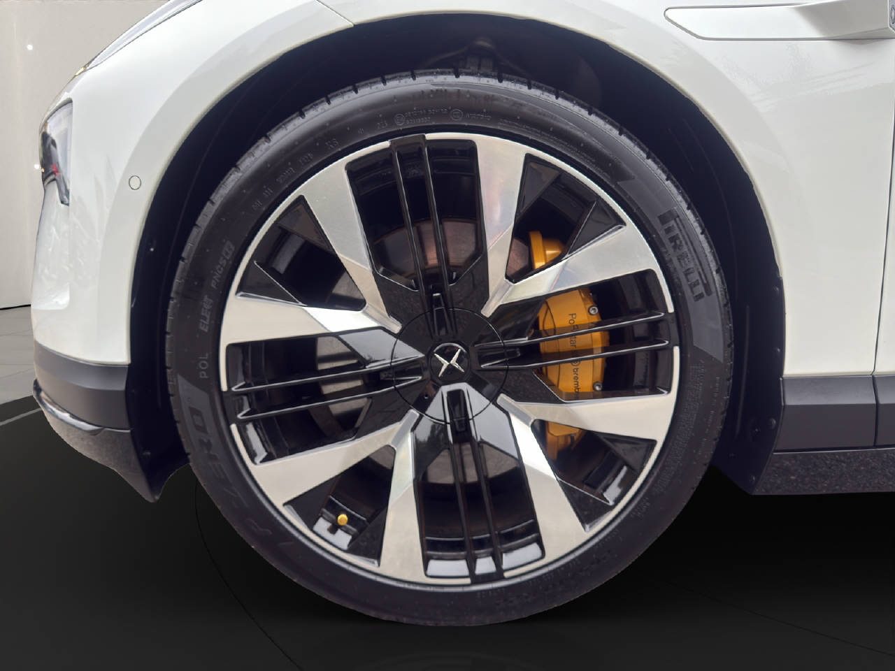 POLESTAR 4 Long Range 544 PS Dual Motor PERFORMANCE 100 kWh AWD-showroom-element-3