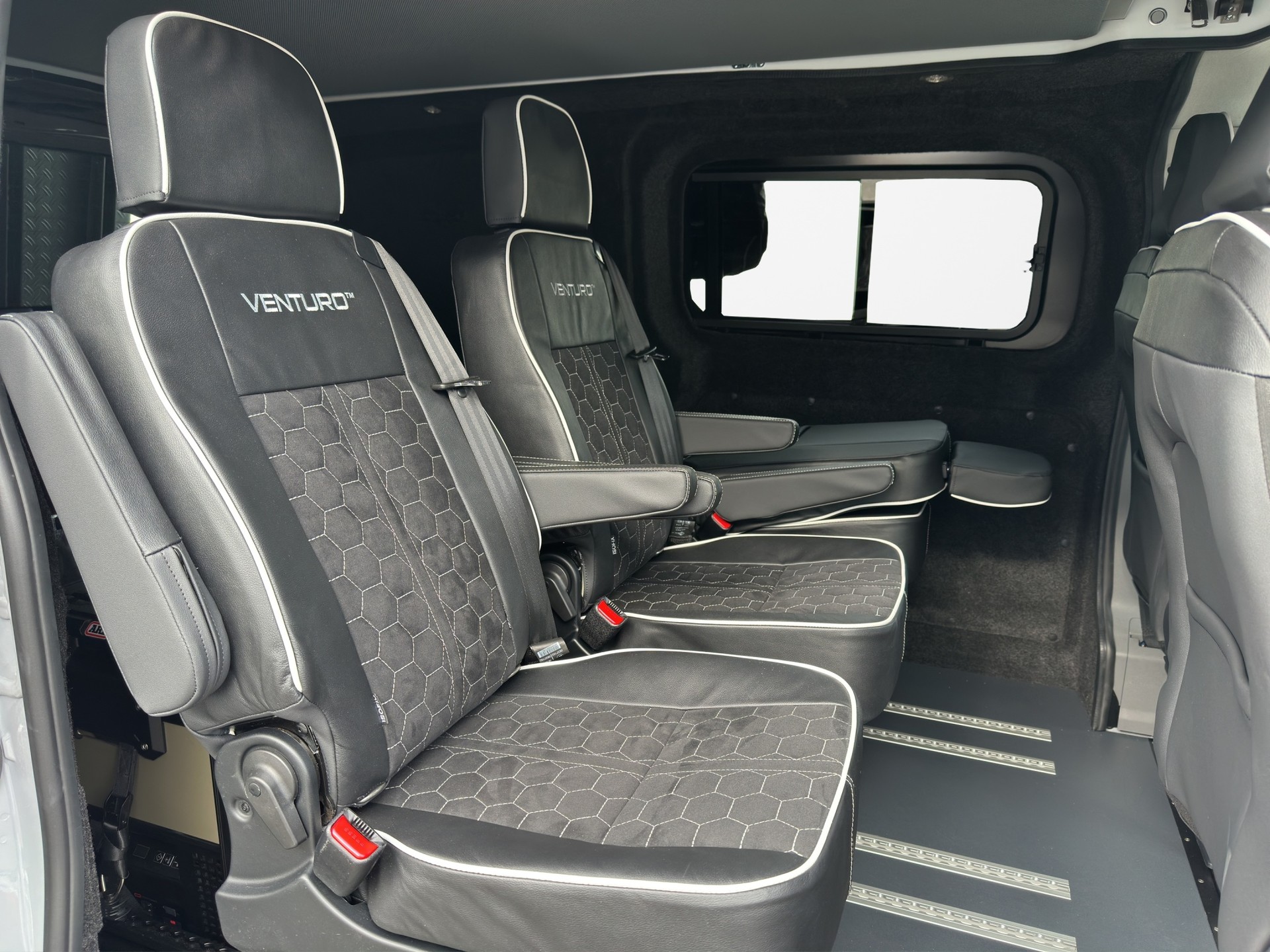 VW Transporter 2.0 TDI 4Motion Automat-image-11