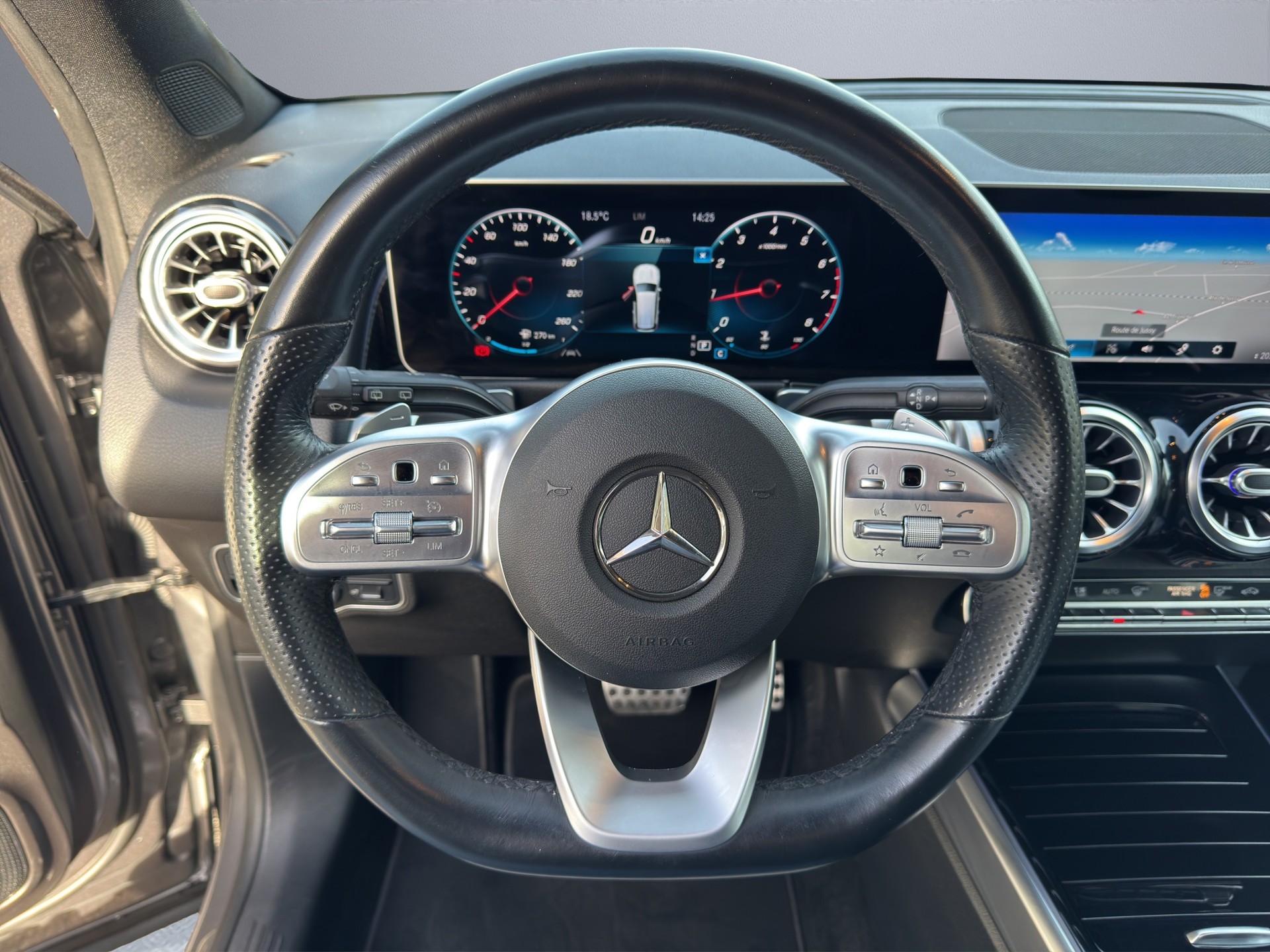 MERCEDES-BENZ GLB 250 4Matic AMG Line 8G-Tronic-image-11
