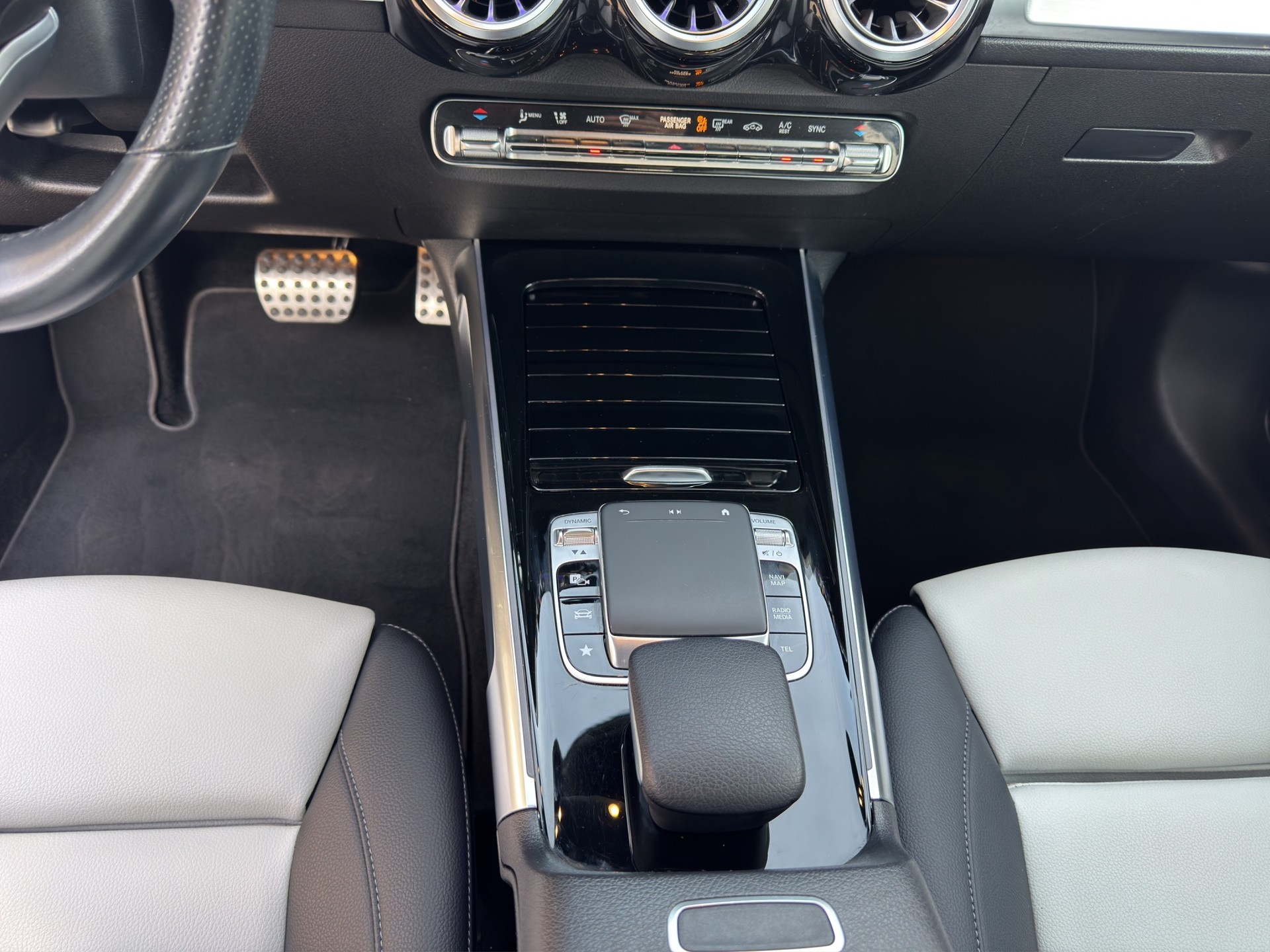 MERCEDES-BENZ GLB 250 4Matic AMG Line 8G-Tronic-image-13