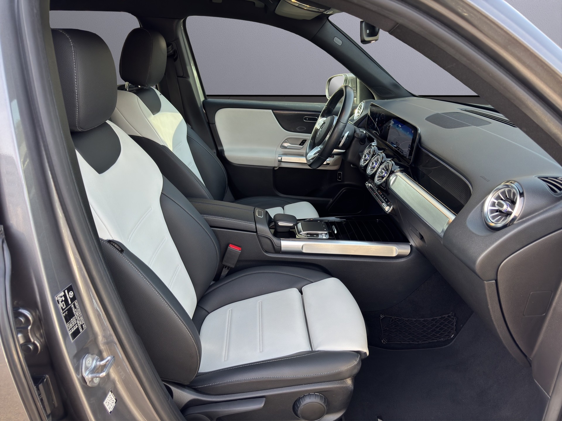 MERCEDES-BENZ GLB 250 4Matic AMG Line 8G-Tronic-image-15