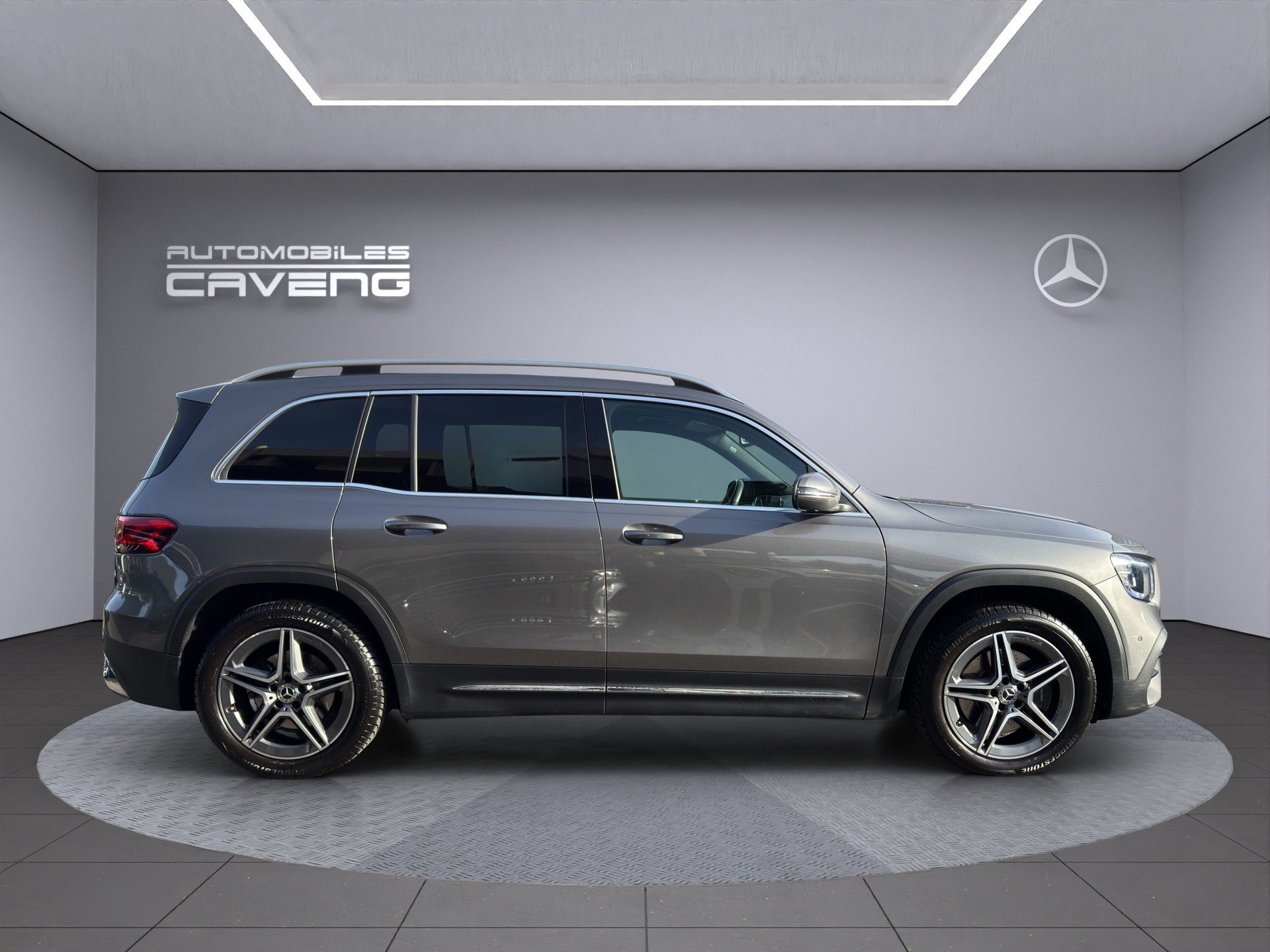 MERCEDES-BENZ GLB 250 4Matic AMG Line 8G-Tronic-image-5