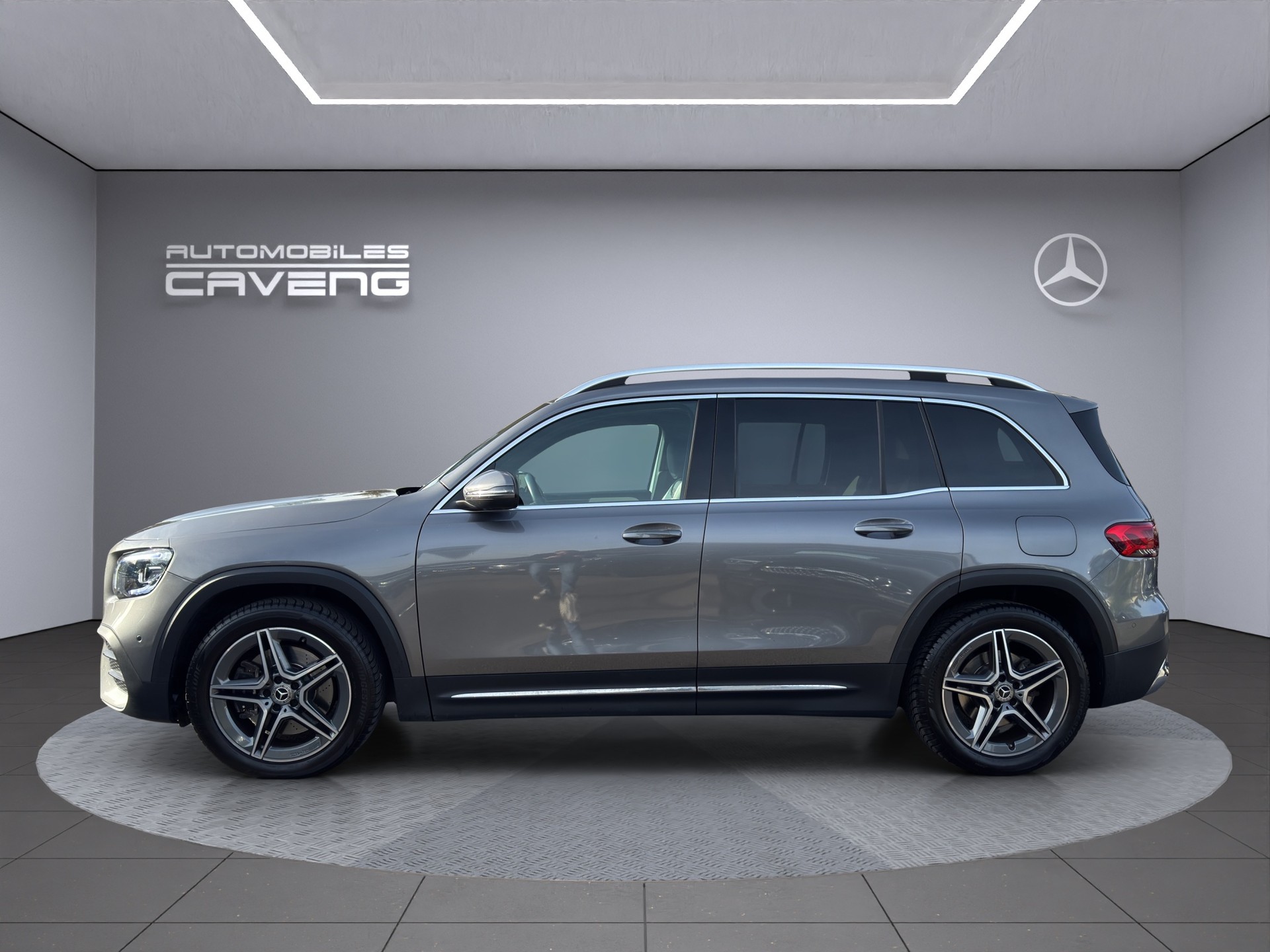 MERCEDES-BENZ GLB 250 4Matic AMG Line 8G-Tronic-showroom-element-1