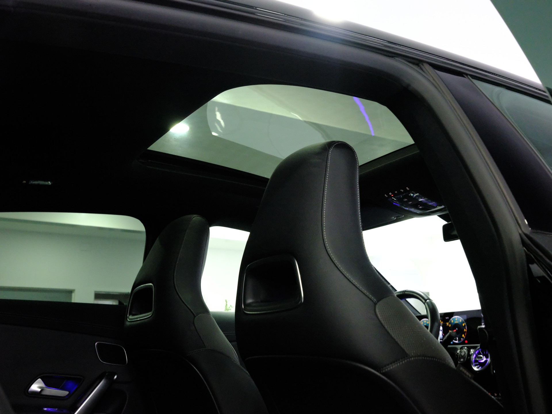 MERCEDES-BENZ CLA Shooting Brake 35 AMG 4Matic 7G-DCT-image-15
