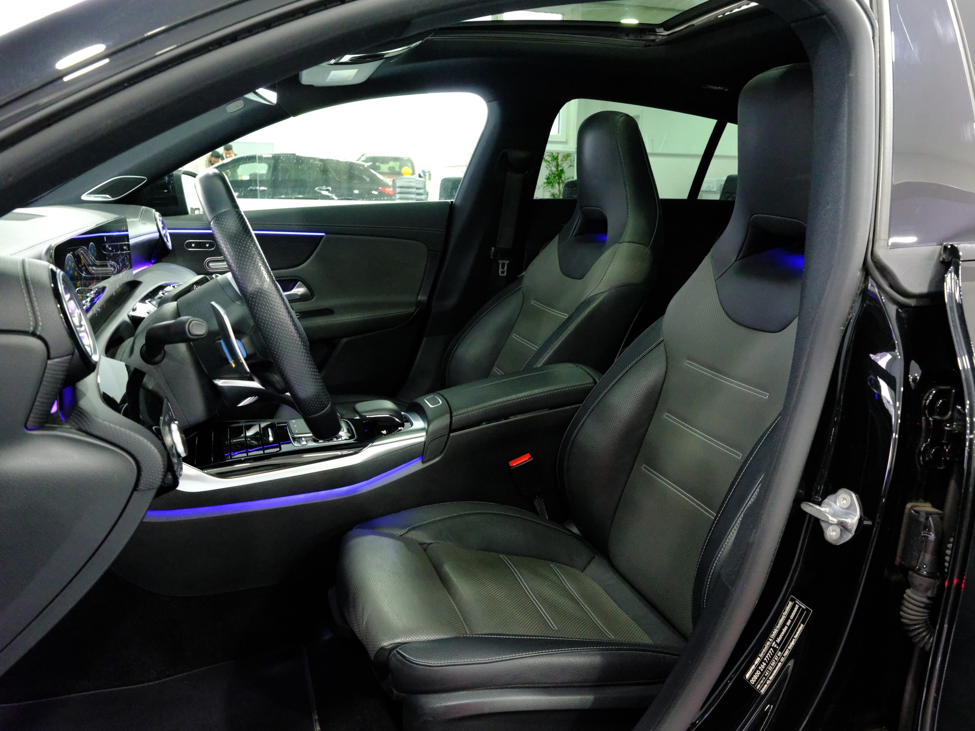 MERCEDES-BENZ CLA Shooting Brake 35 AMG 4Matic 7G-DCT-image-12
