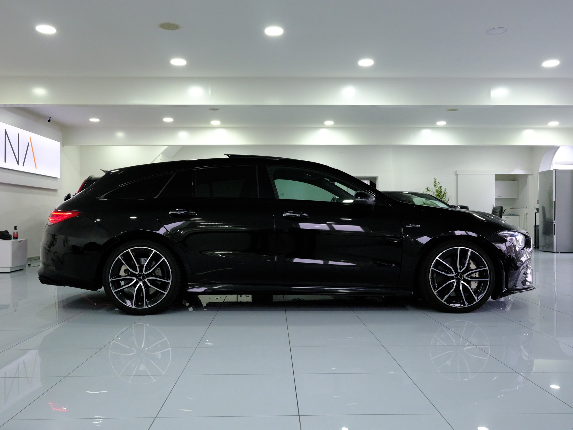 MERCEDES-BENZ CLA Shooting Brake 35 AMG 4Matic 7G-DCT-image-5