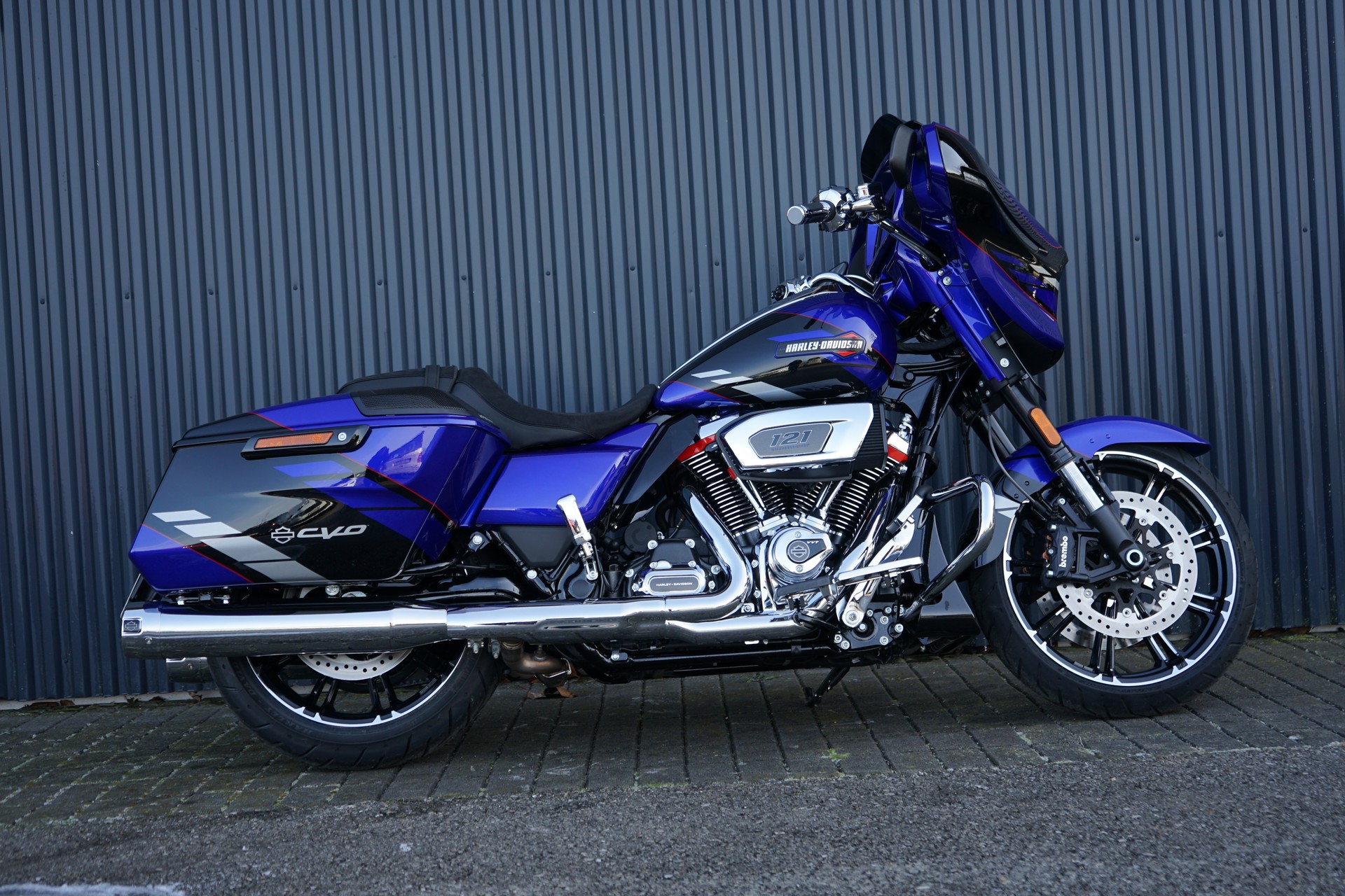 HARLEY-DAVIDSON FLHXSE Street Glide CVO 121