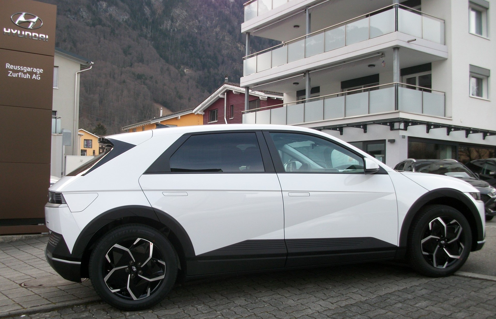 HYUNDAI Ioniq 5 77kWh Origo 4WD-showroom-element-2