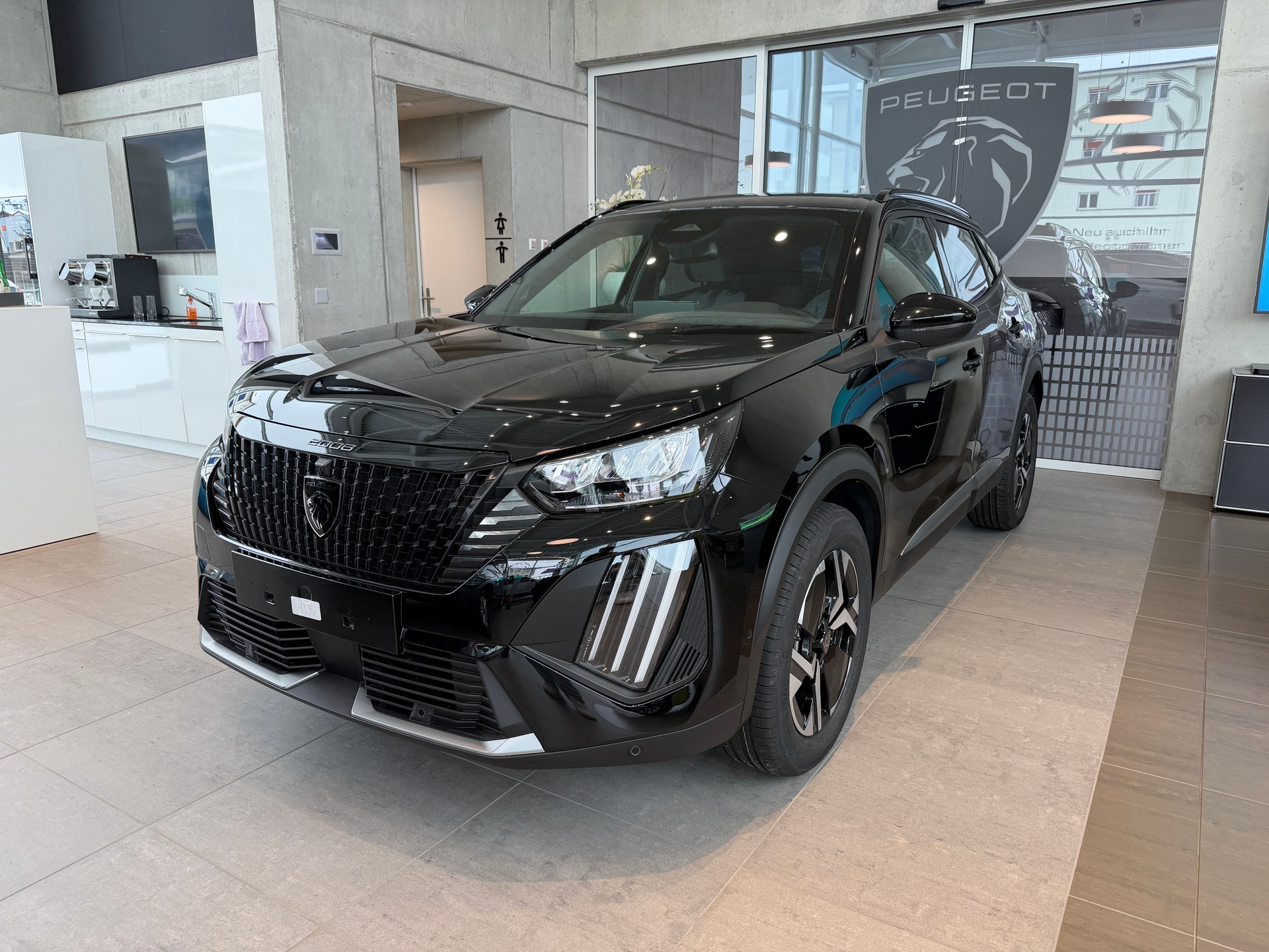 PEUGEOT 2008 1.2 145 MHEV Allure Premium-image-7