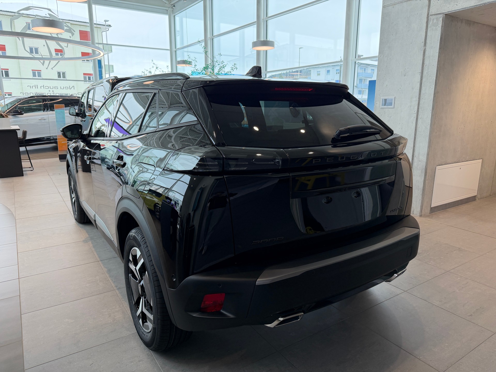 PEUGEOT 2008 1.2 145 MHEV Allure Premium-image-1
