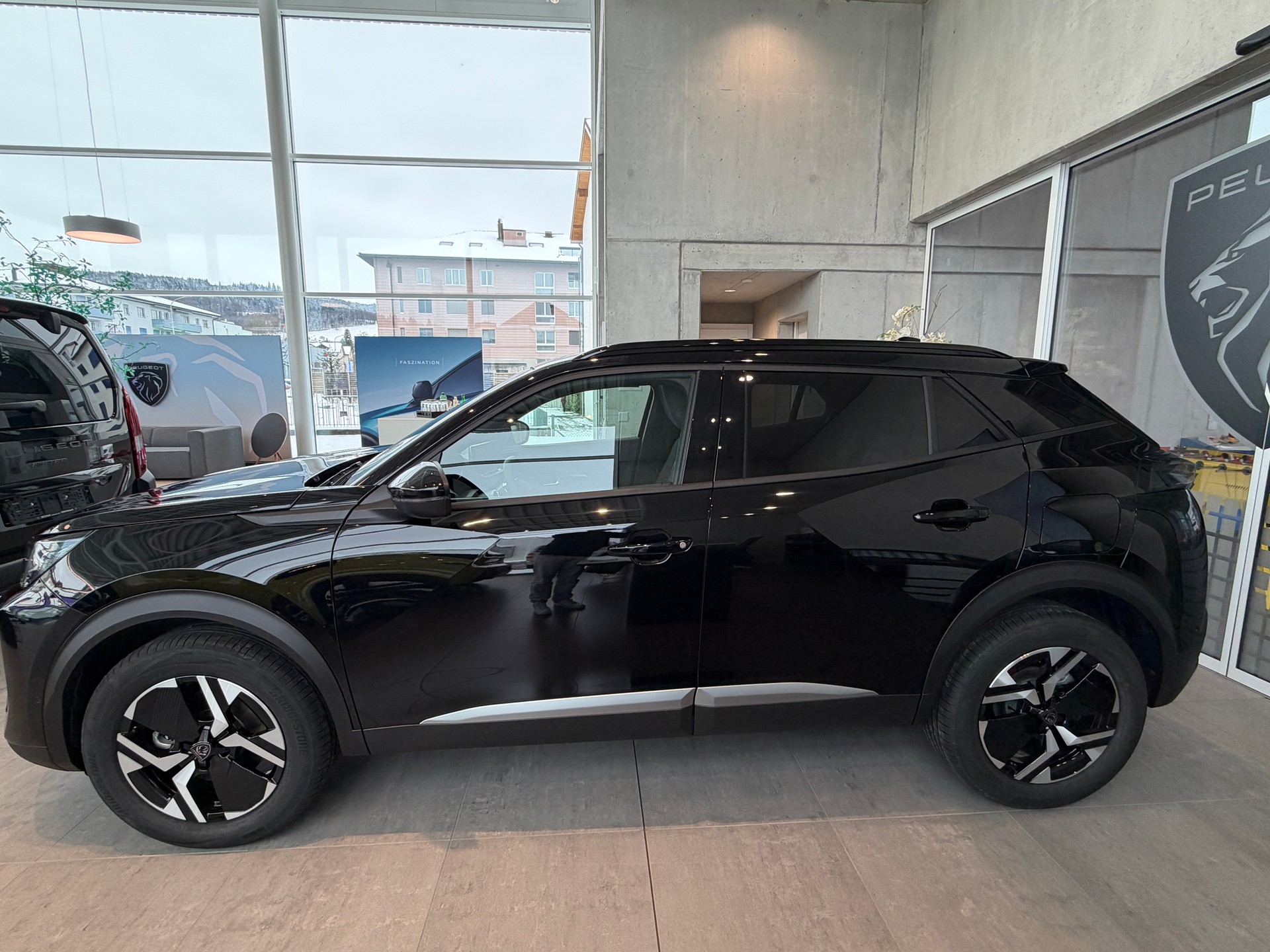PEUGEOT 2008 1.2 145 MHEV Allure Premium