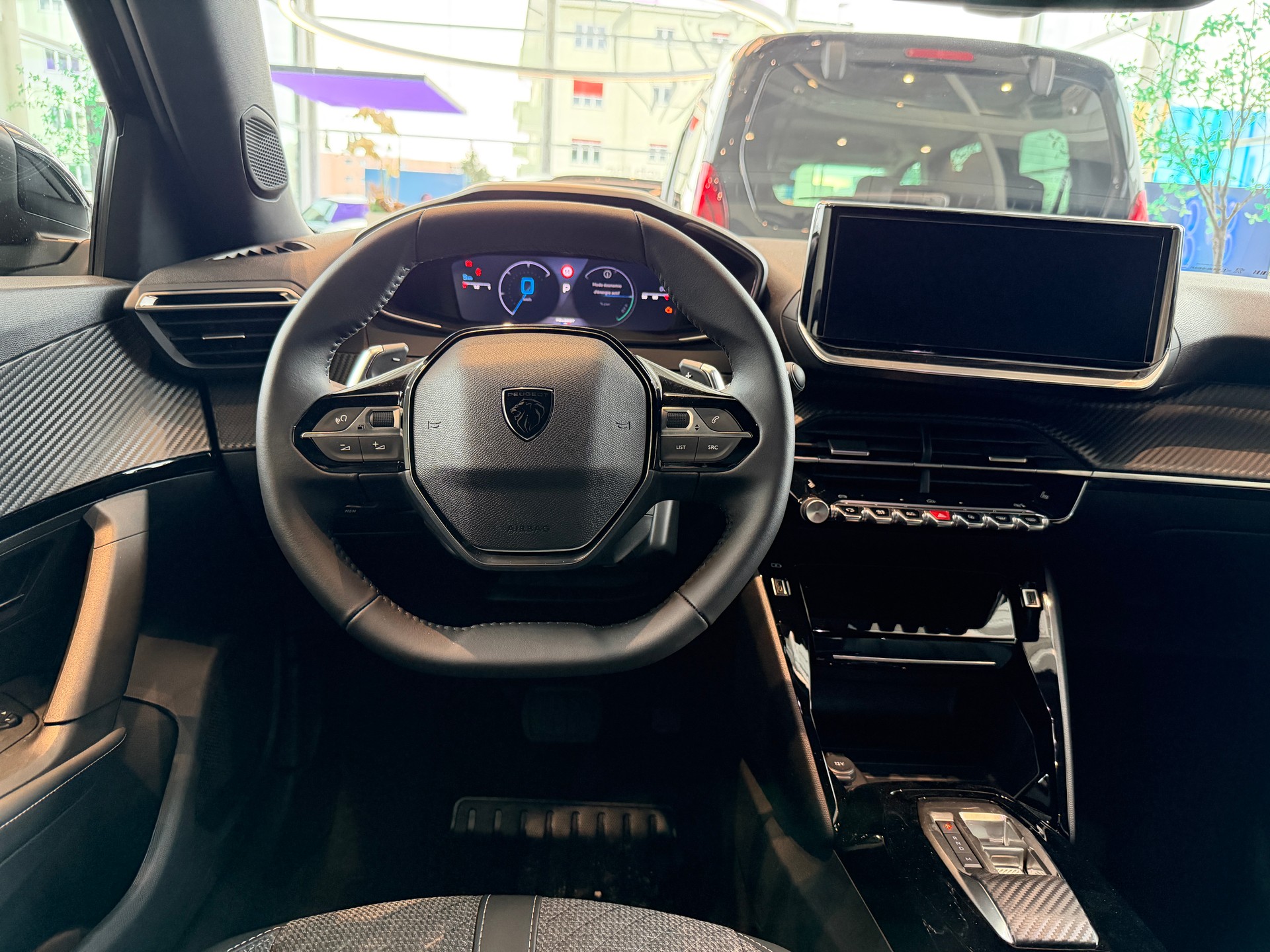 PEUGEOT 2008 1.2 145 MHEV Allure Premium-image-10