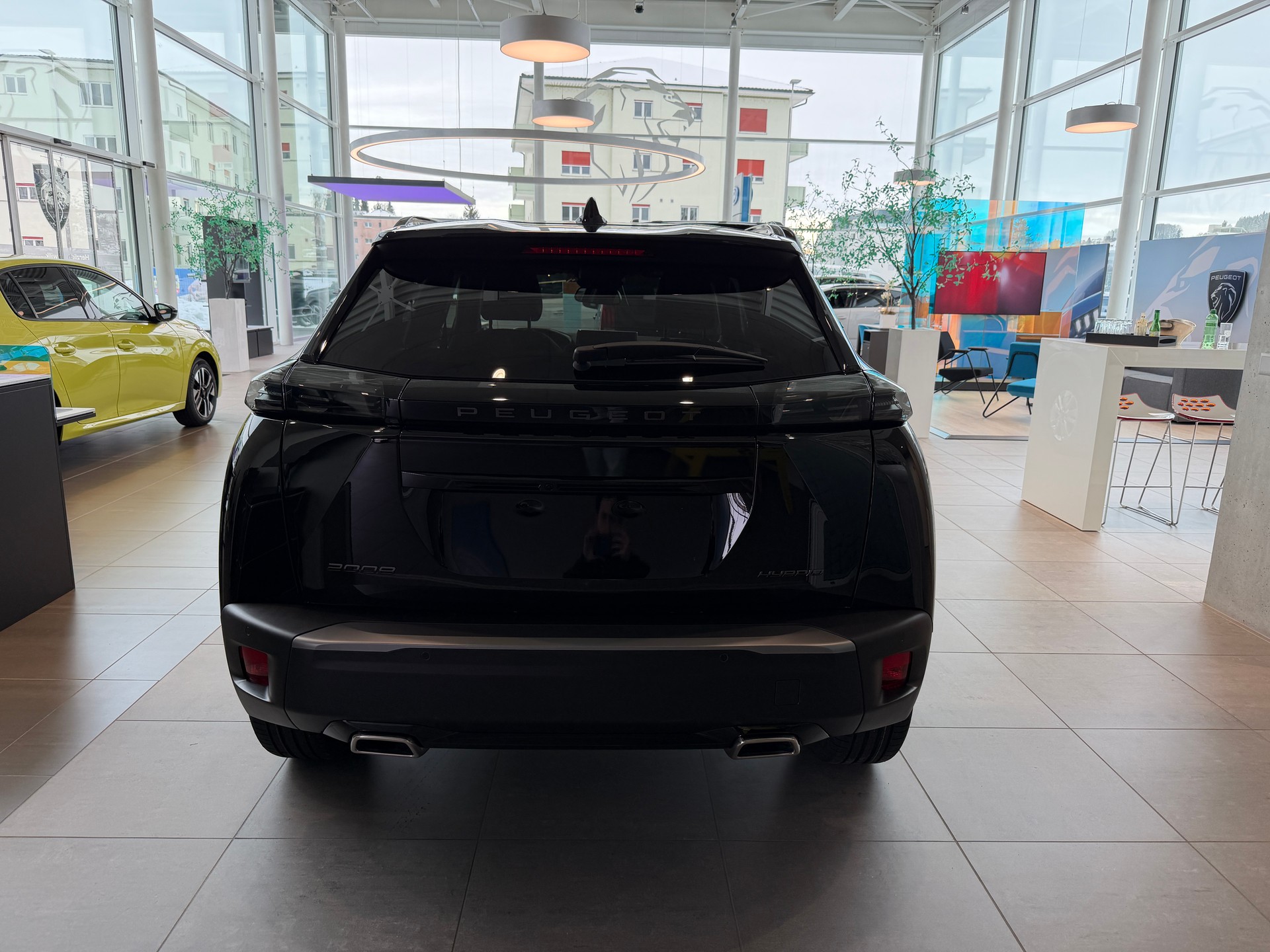 PEUGEOT 2008 1.2 145 MHEV Allure Premium-image-2