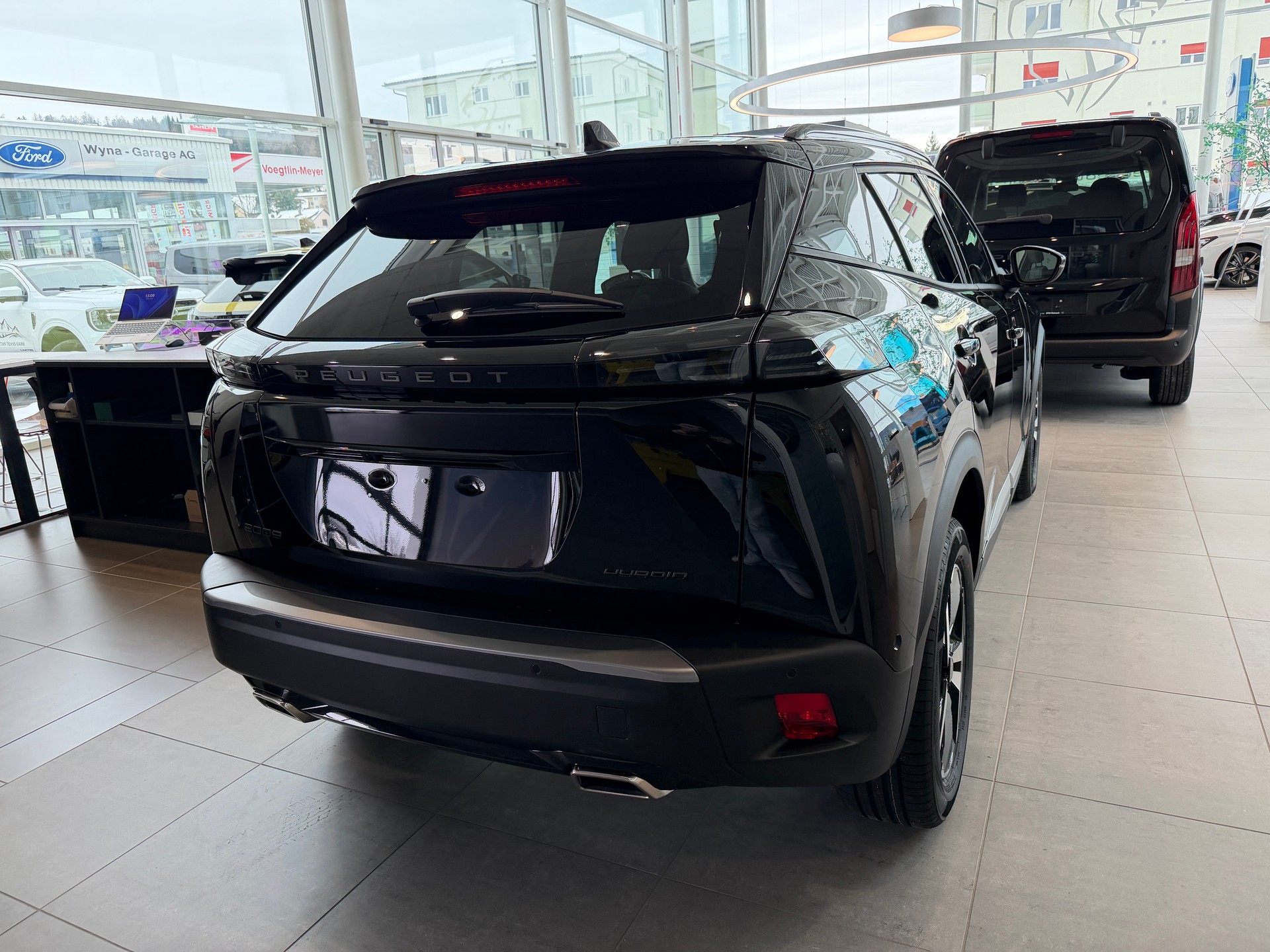 PEUGEOT 2008 1.2 145 MHEV Allure Premium-image-3