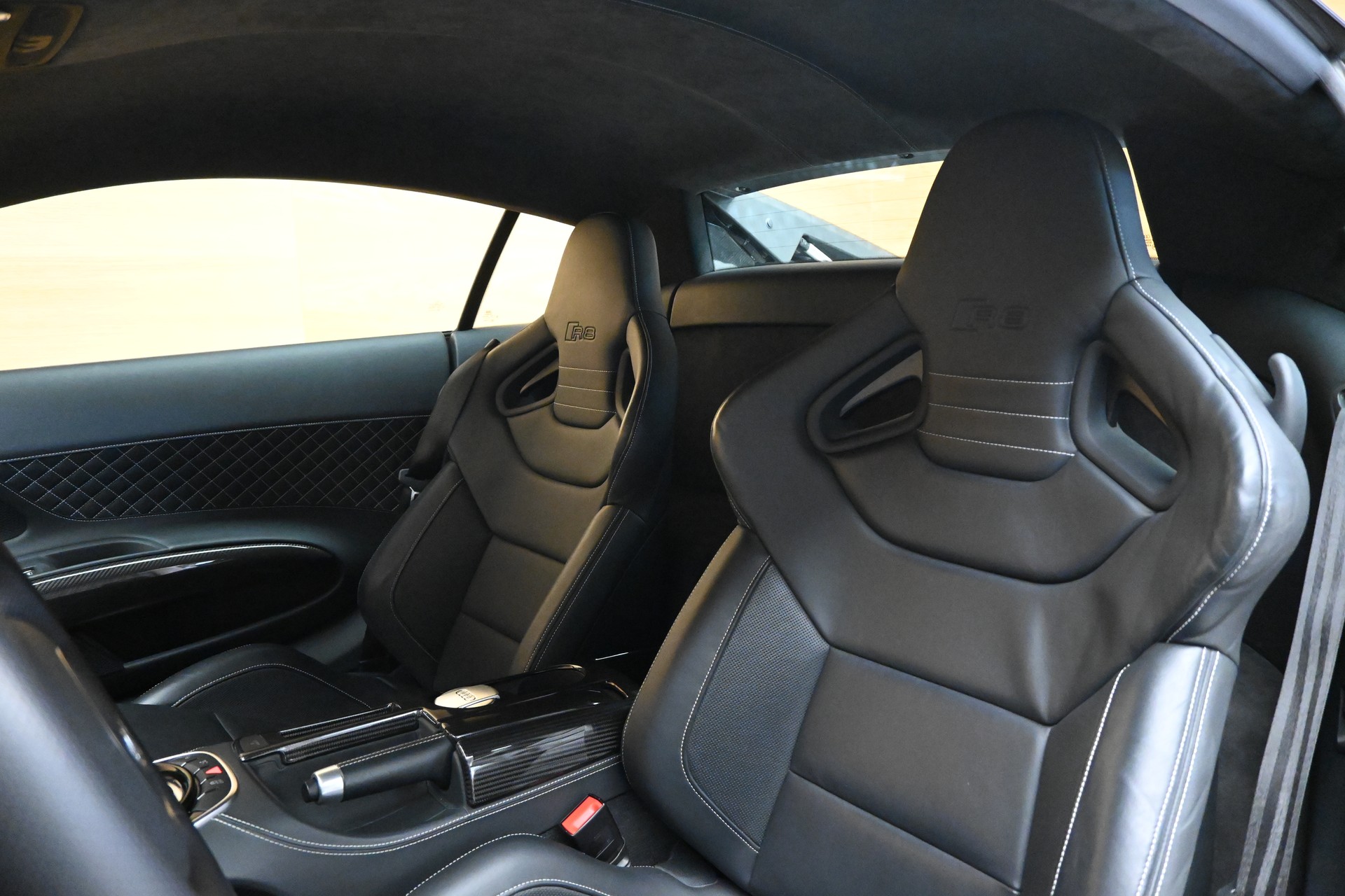 AUDI R8 plus Coupé 5.2 S-Tronic-image-9