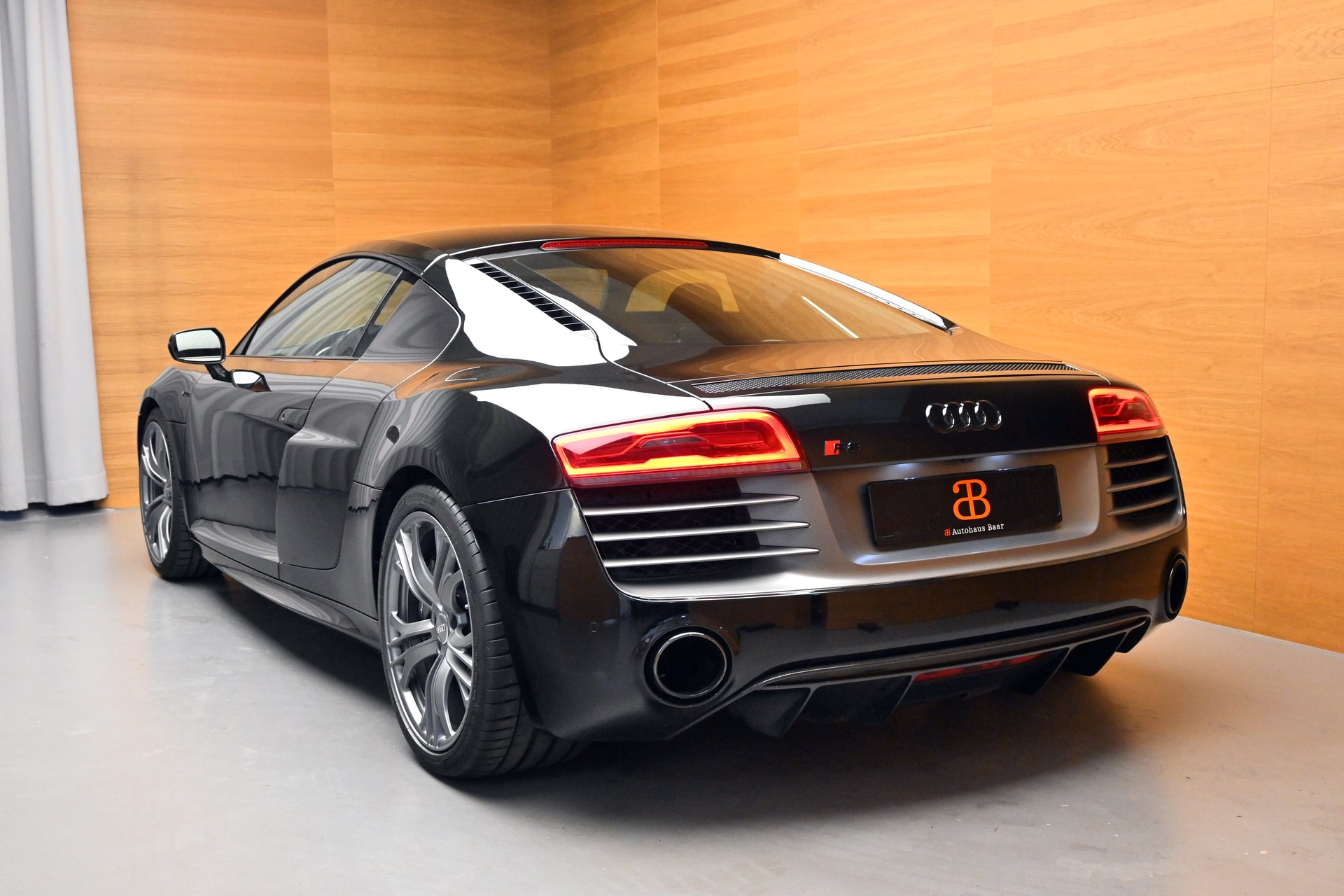 AUDI R8 plus Coupé 5.2 S-Tronic-image-4