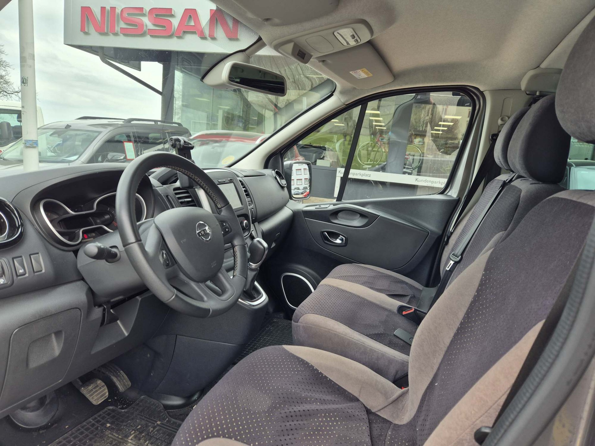 NISSAN NV300 Kombi 2.9 t L2 H1 2.0 dCi 170 TwinTurbo Premium 9P-image-4