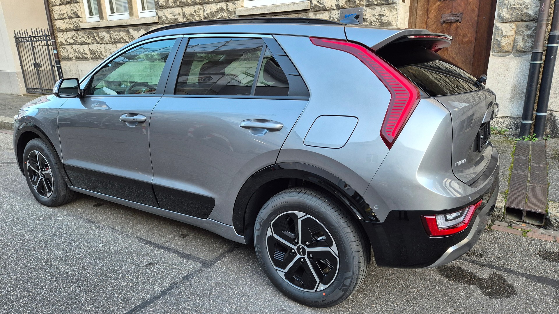 KIA Niro 1.6GDi Hybrid Style DCT-showroom-element-2
