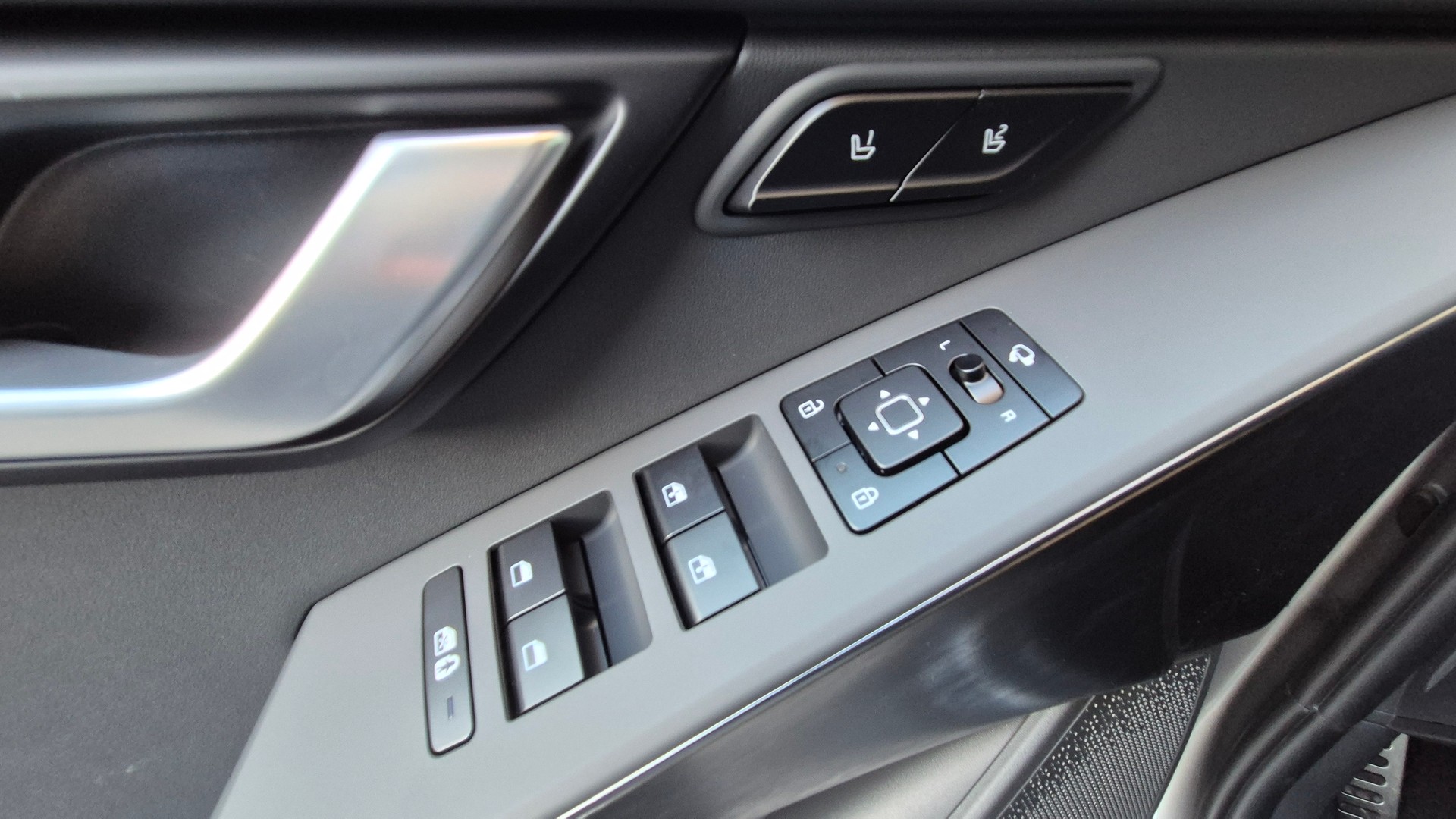 KIA Niro 1.6GDi Hybrid Style DCT-image-12