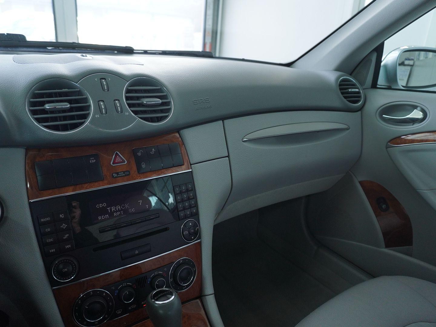 MERCEDES-BENZ CLK 240 Elégance-image-6