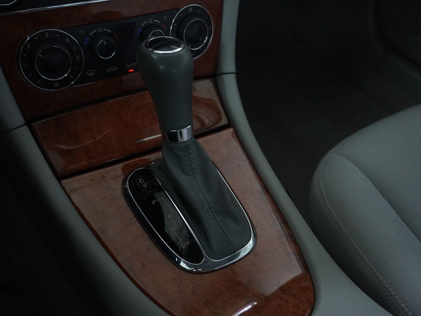 MERCEDES-BENZ CLK 240 Elégance-image-8