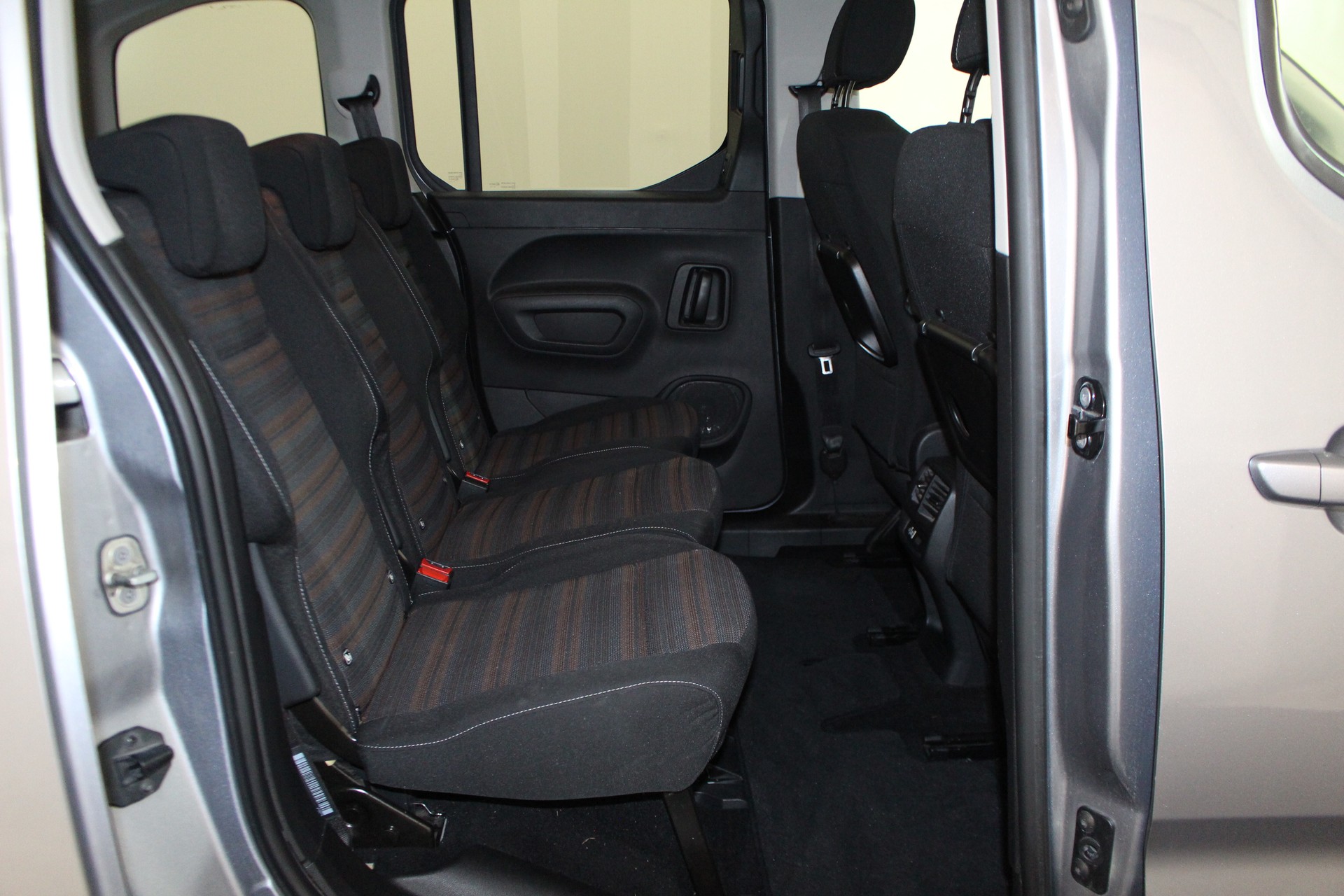 OPEL Combo Life 1.5 D Innovation S/S-image-9