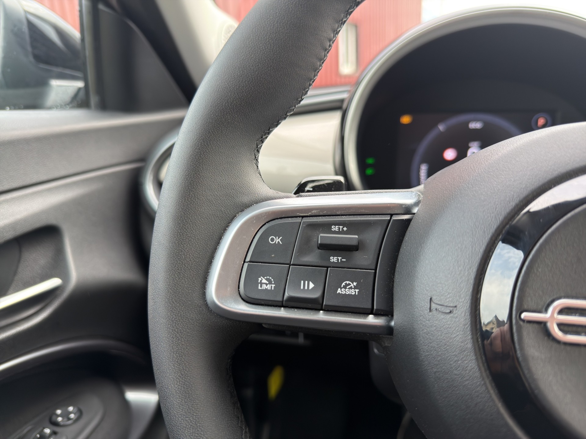 FIAT 600 1.2 Hybrid 145 Cult-image-30