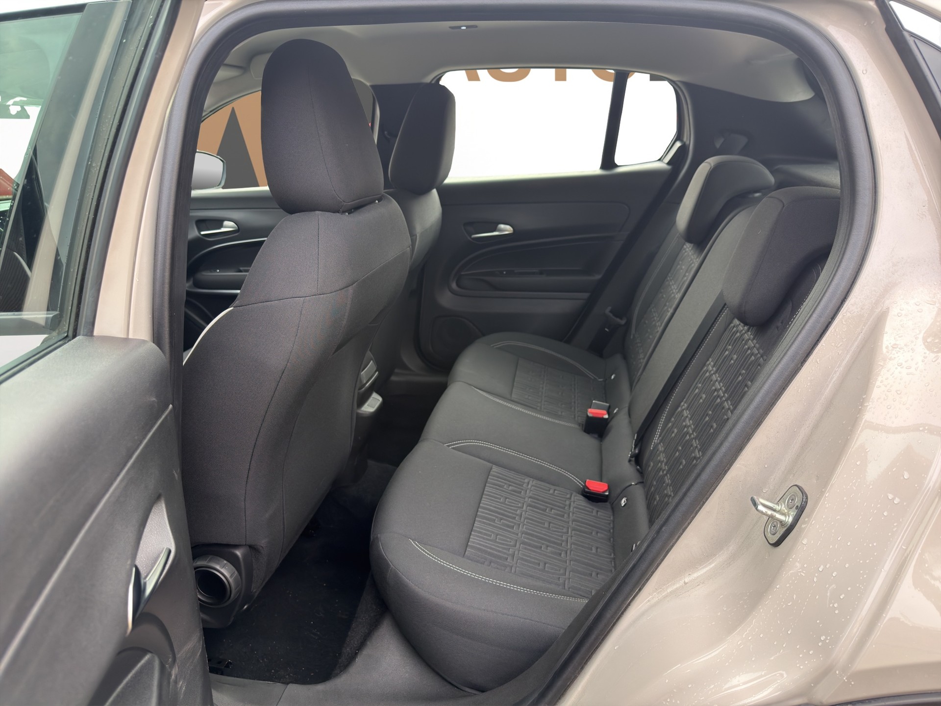 FIAT 600 1.2 Hybrid 145 Cult-image-12