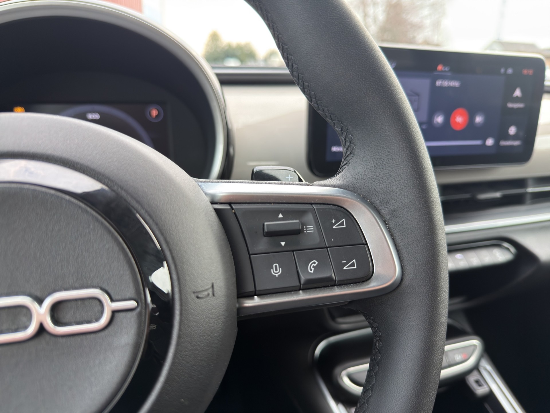 FIAT 600 1.2 Hybrid 145 Cult-image-31