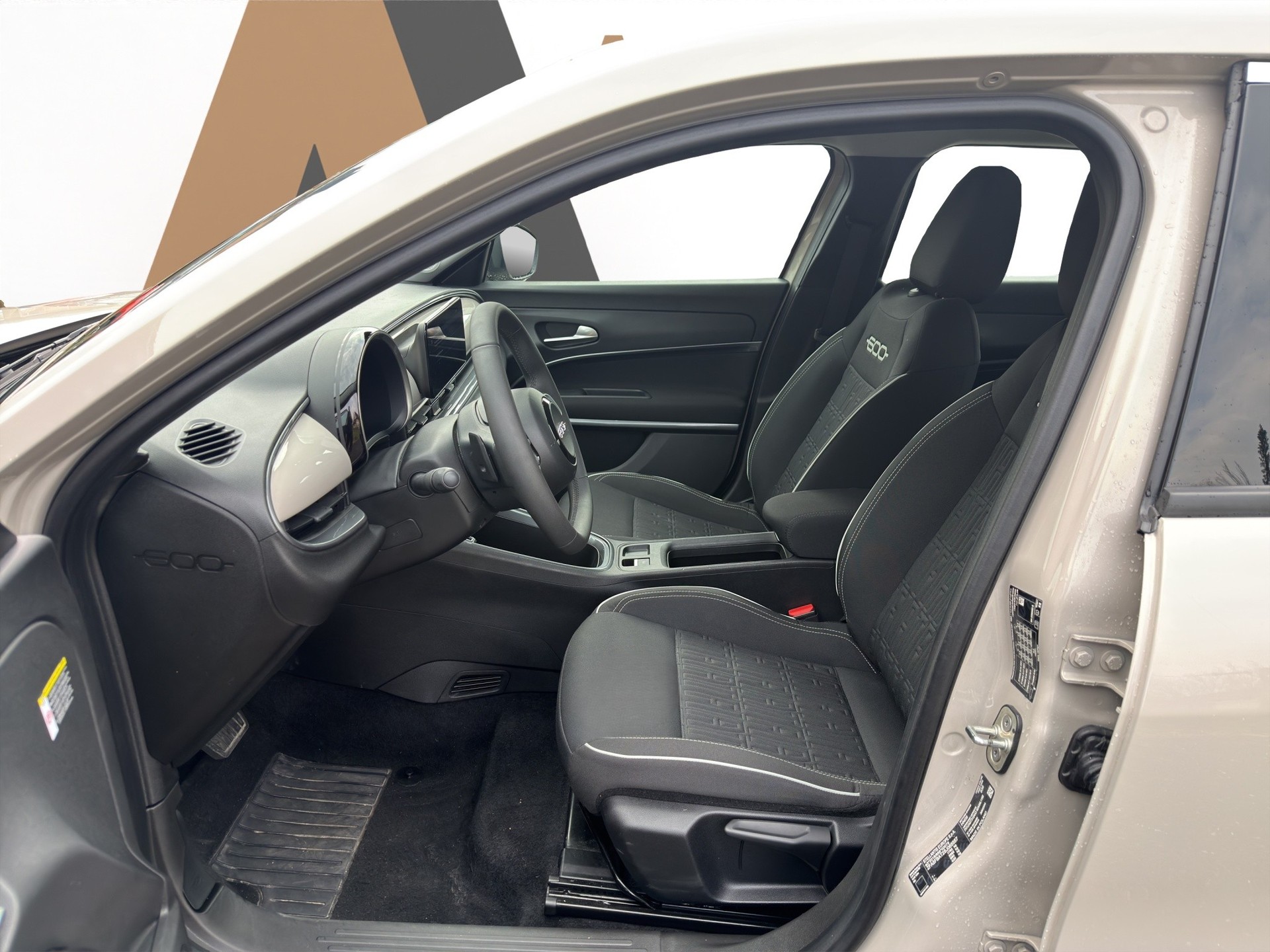 FIAT 600 1.2 Hybrid 145 Cult-image-8