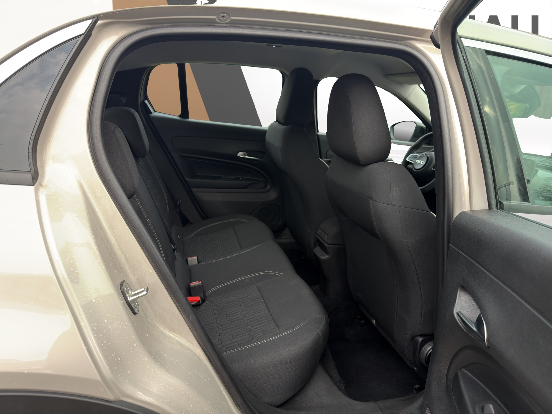 FIAT 600 1.2 Hybrid 145 Cult-image-11
